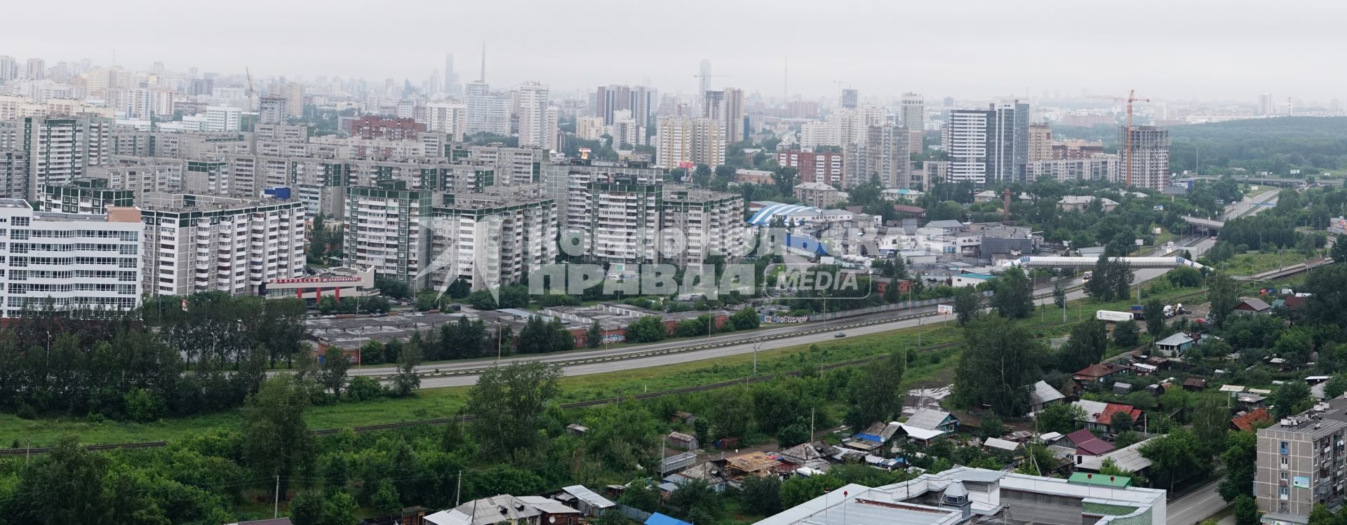 Спальный район \"Ботанический\". Фотографы-блогеры снимали городские виды с крыш и верхних этажей новостроек, в рамках проекта Комсомольской правды \"Екатеринбург на высоте\". Екатеринбург