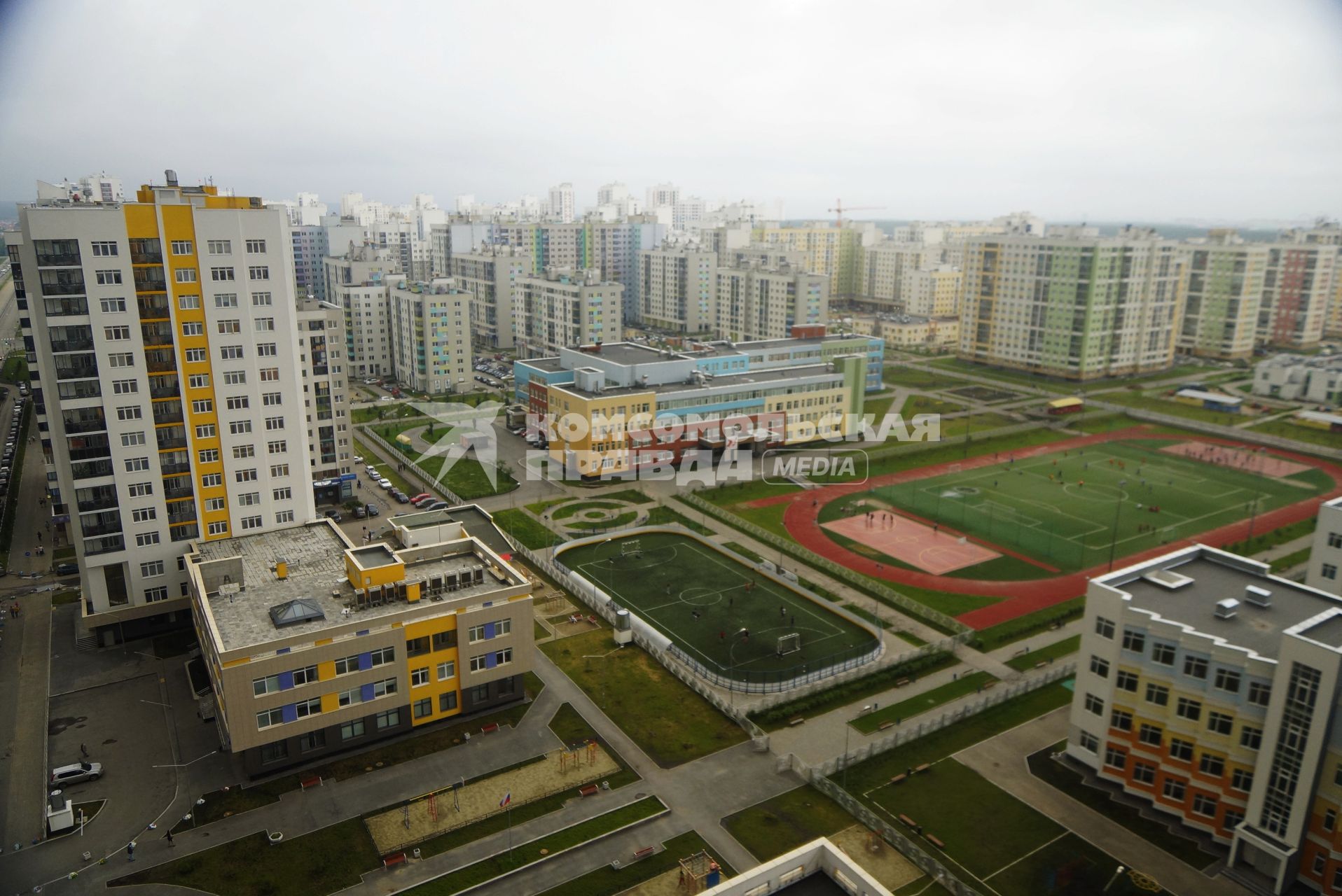 Спальный район \"Академический\". Фотографы-блогеры снимали городские виды с крыш и верхних этажей новостроек, в рамках проекта Комсомольской правды \"Екатеринбург на высоте\". Екатеринбург