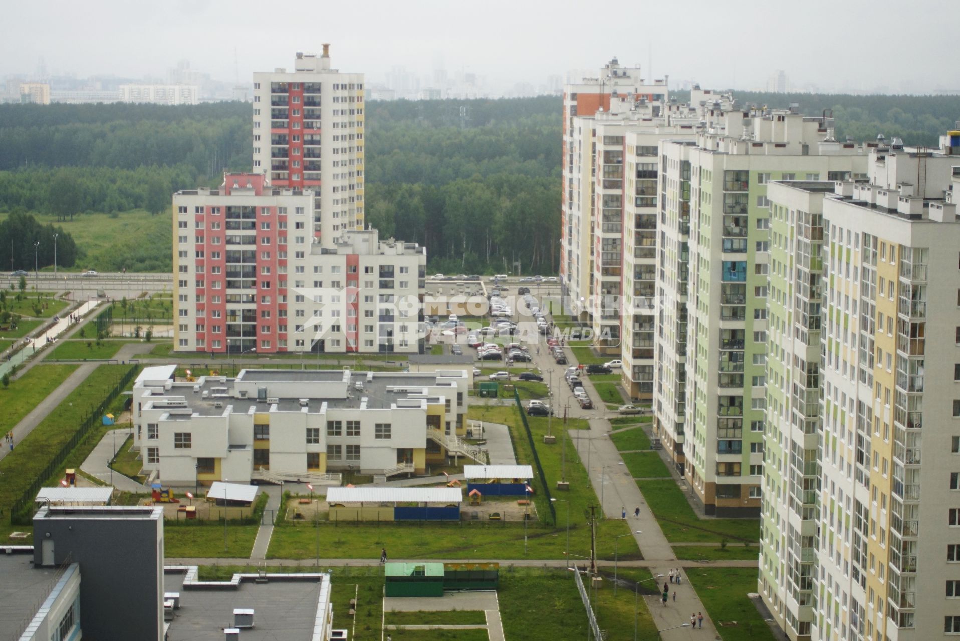 Спальный район \"Академический\". Фотографы-блогеры снимали городские виды с крыш и верхних этажей новостроек, в рамках проекта Комсомольской правды \"Екатеринбург на высоте\". Екатеринбург