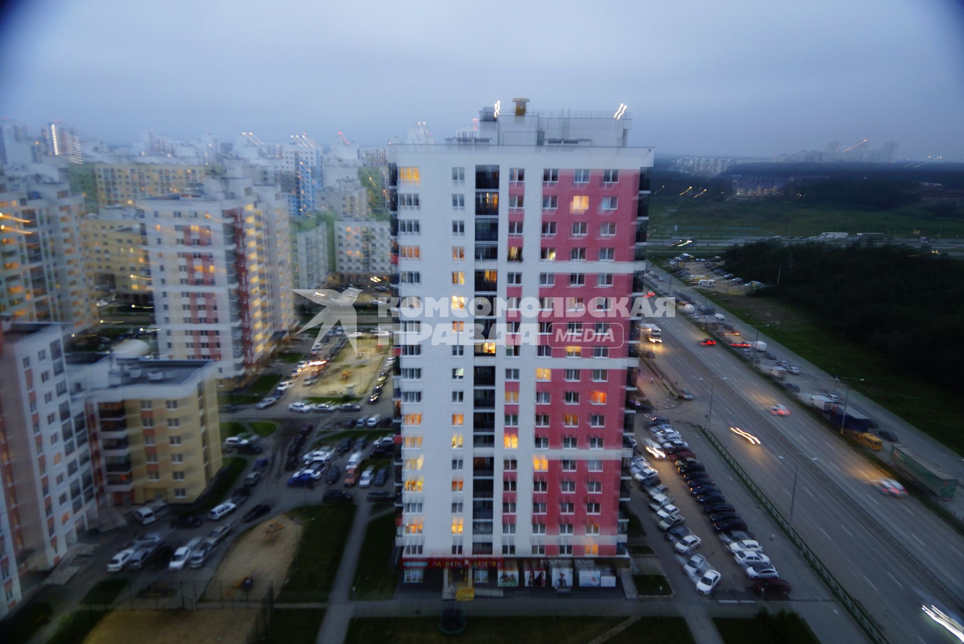 Спальный район \"Академический\". Фотографы-блогеры снимали городские виды с крыш и верхних этажей новостроек, в рамках проекта Комсомольской правды \"Екатеринбург на высоте\". Екатеринбург