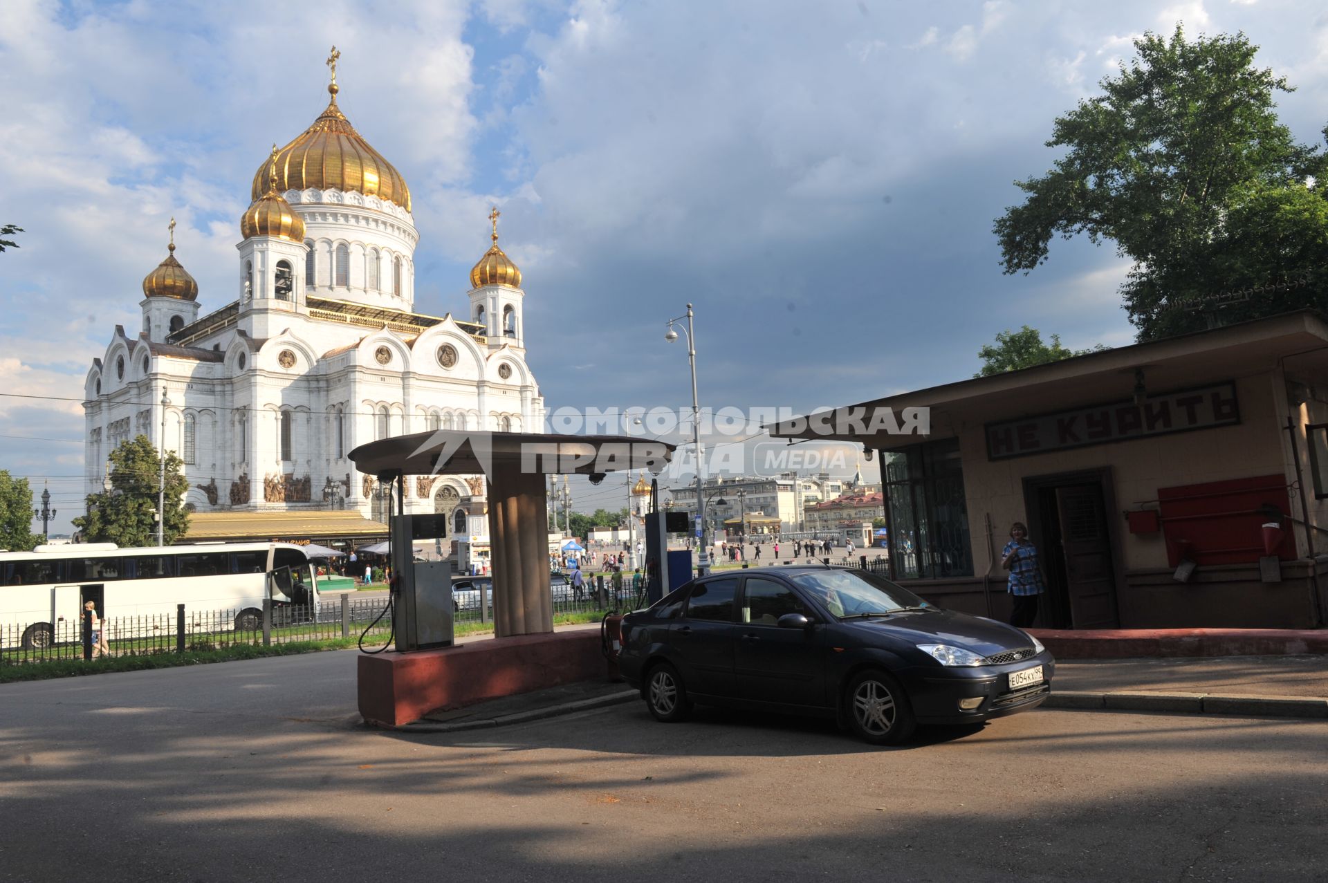 Москва. Автозаправка на улице Волхонка, самая старая из ныне действующих АЗС в Москве.