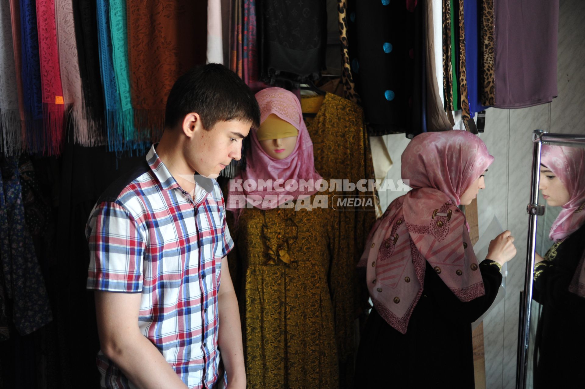 Чечня. Гудермесский район. п.Ойсхара. Магазин одежды для мусульманских женщин.