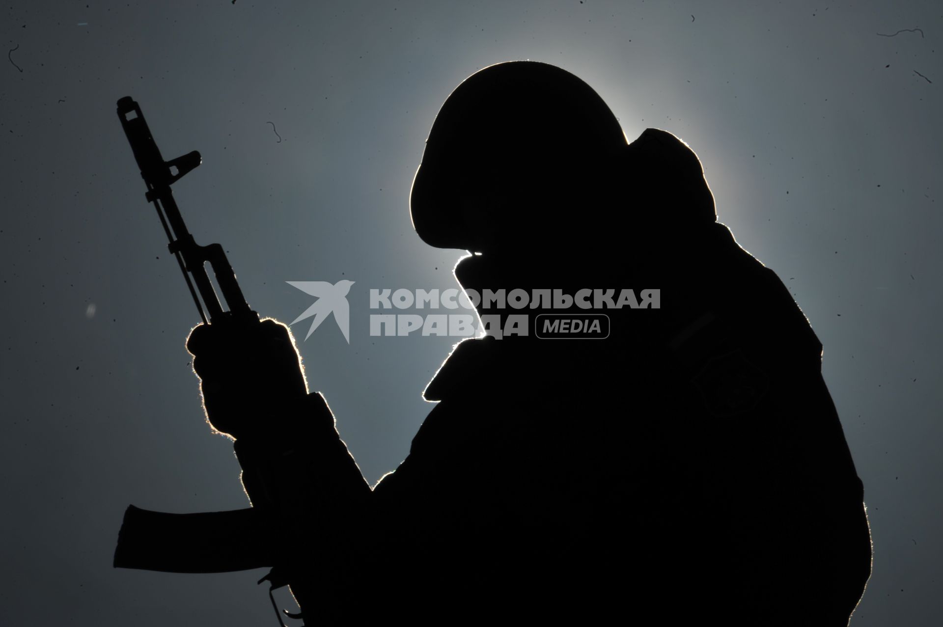 Мурманская область. п.Североморск-3. Военнослужащий на посту во время солнечного затмения.
