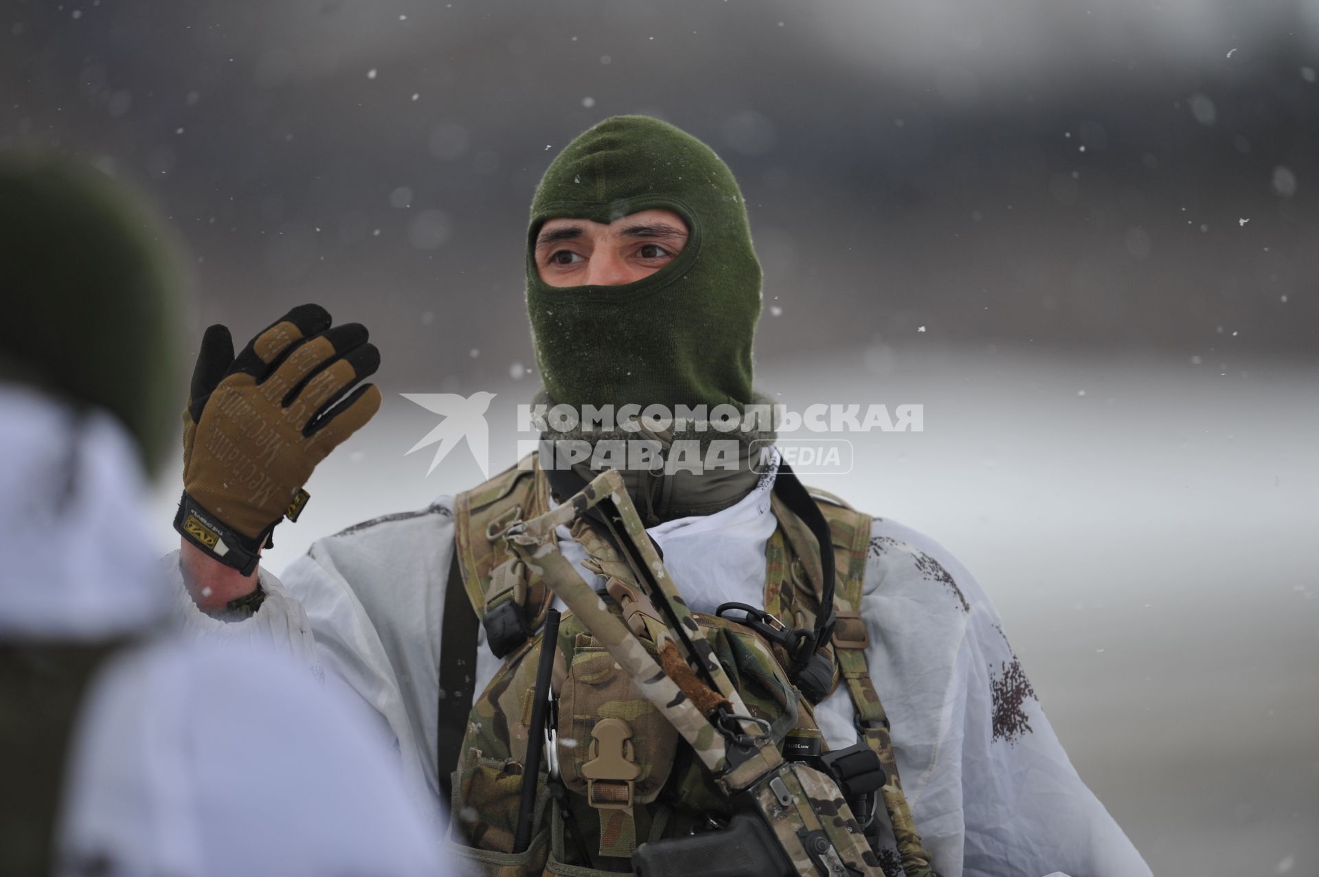 Мурманская область. п.Североморск-3. Десантники на территории военного аэродрома.