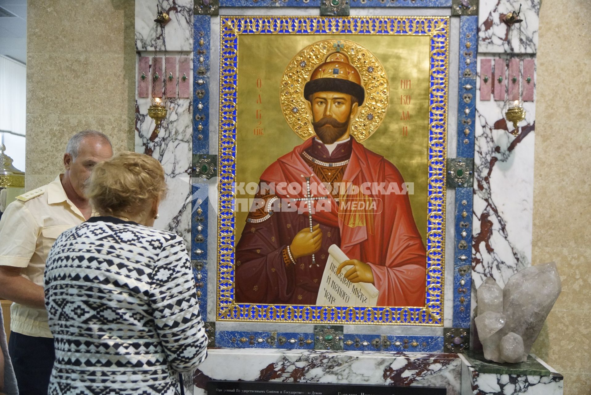 Княгиня Ольга Николаевна Куликовская-Романова (слева) в Горном университете, во время визита в Екатеринбург, для празднования \"Царских дней\".