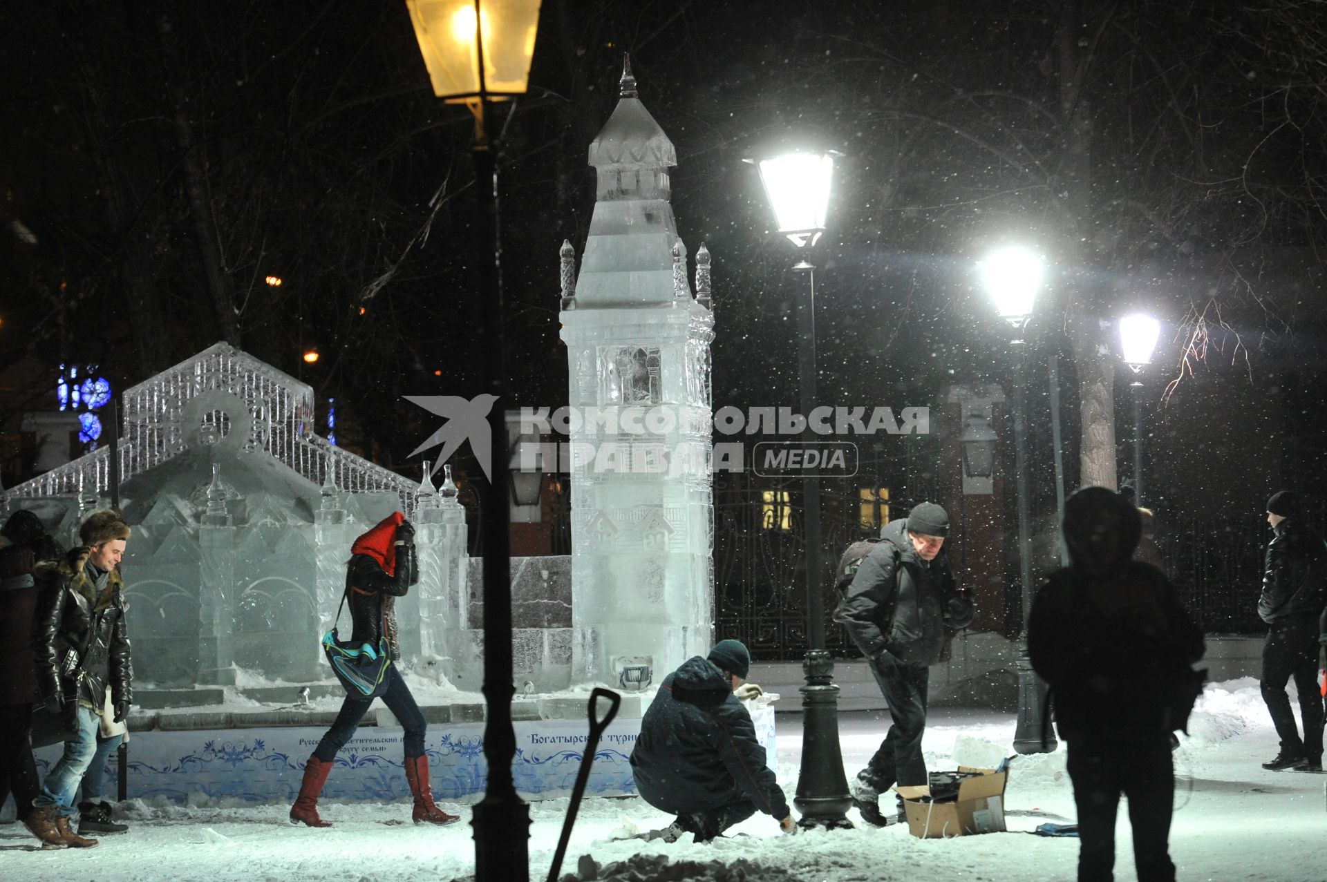 Москва. Ледовая скульптура в парке `Сокольники`.