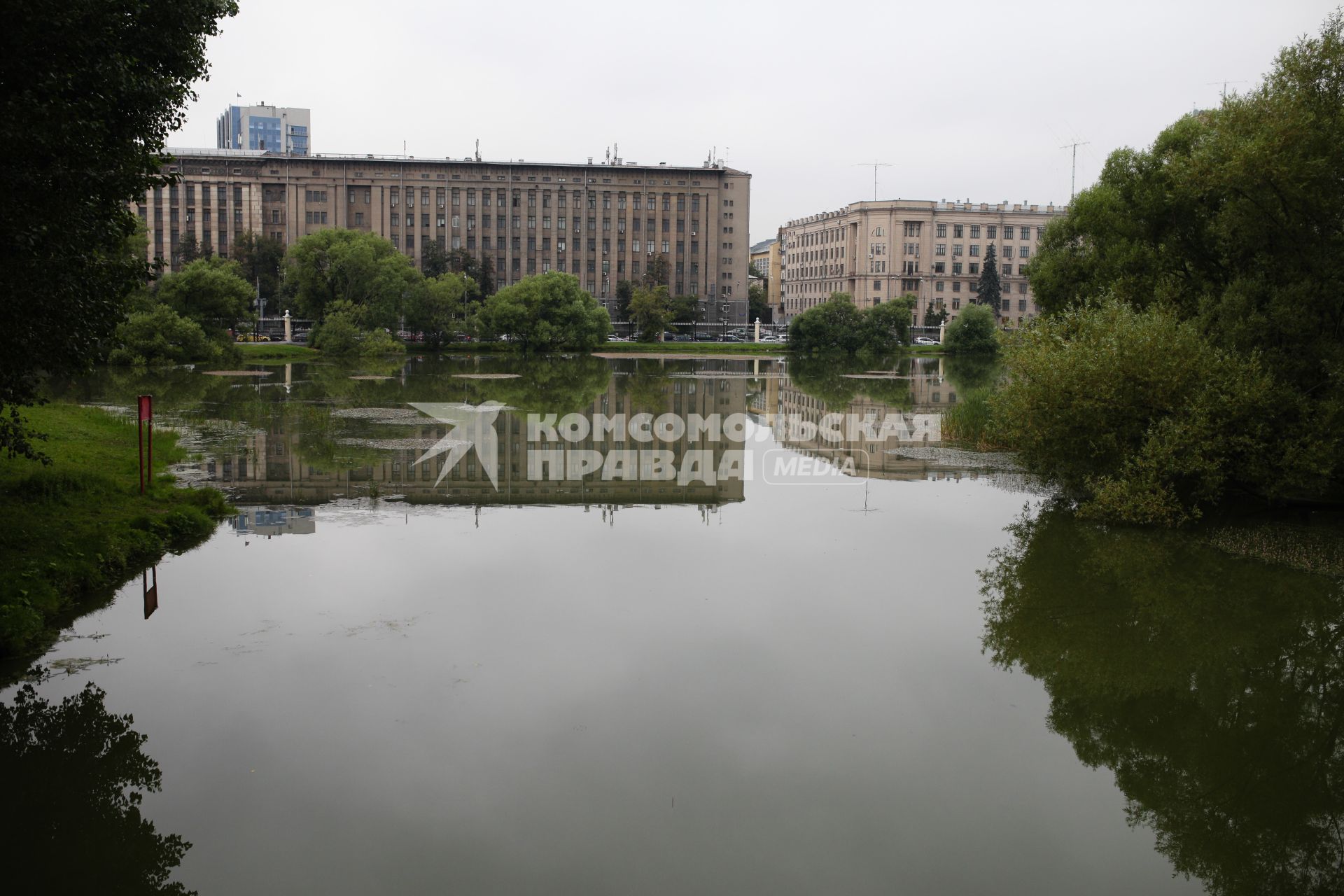 Виды Москвы. Пруды в Лефортовском парке.