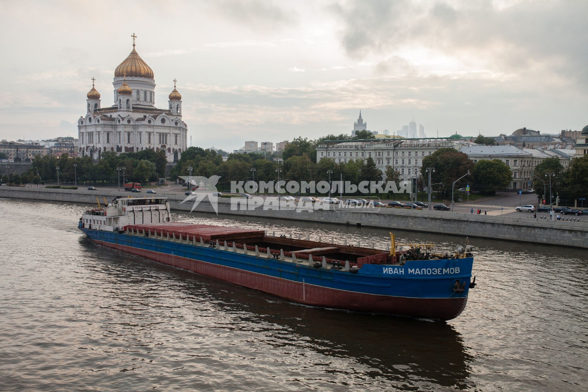 Виды Москвы. Вид на Храм Христа Спасителя с Большого Каменного моста.