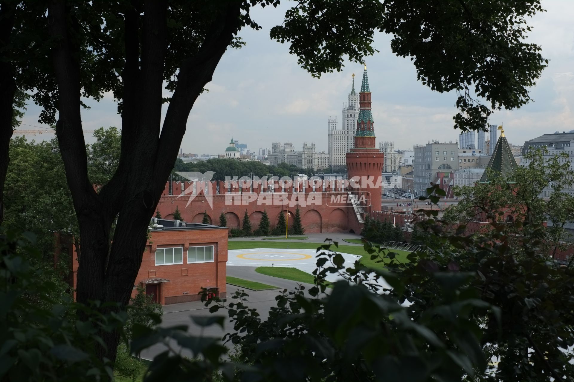 Московский Кремль. Место на Кремлевском холме, где раньше располагался памятник Александру II, уничтоженный в 1918 году.