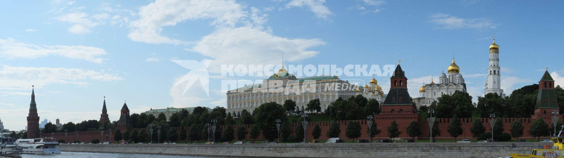 Москва. Кремлевская набережная, Большой Кремлевский Дворец и Колокольни Ивана Великого.