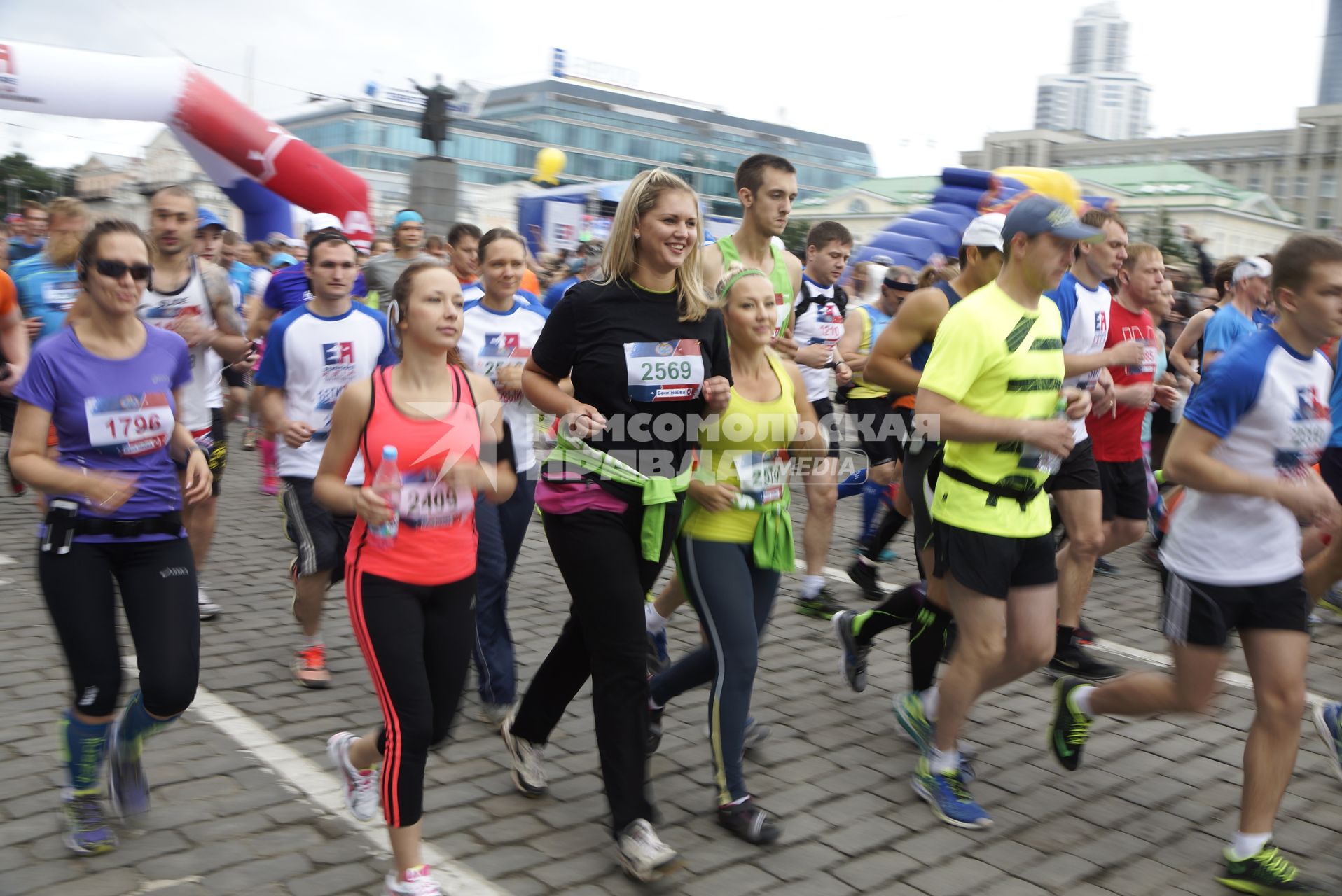 Участники первого международного марафона \"Европа-Азия\". Екатеринбург