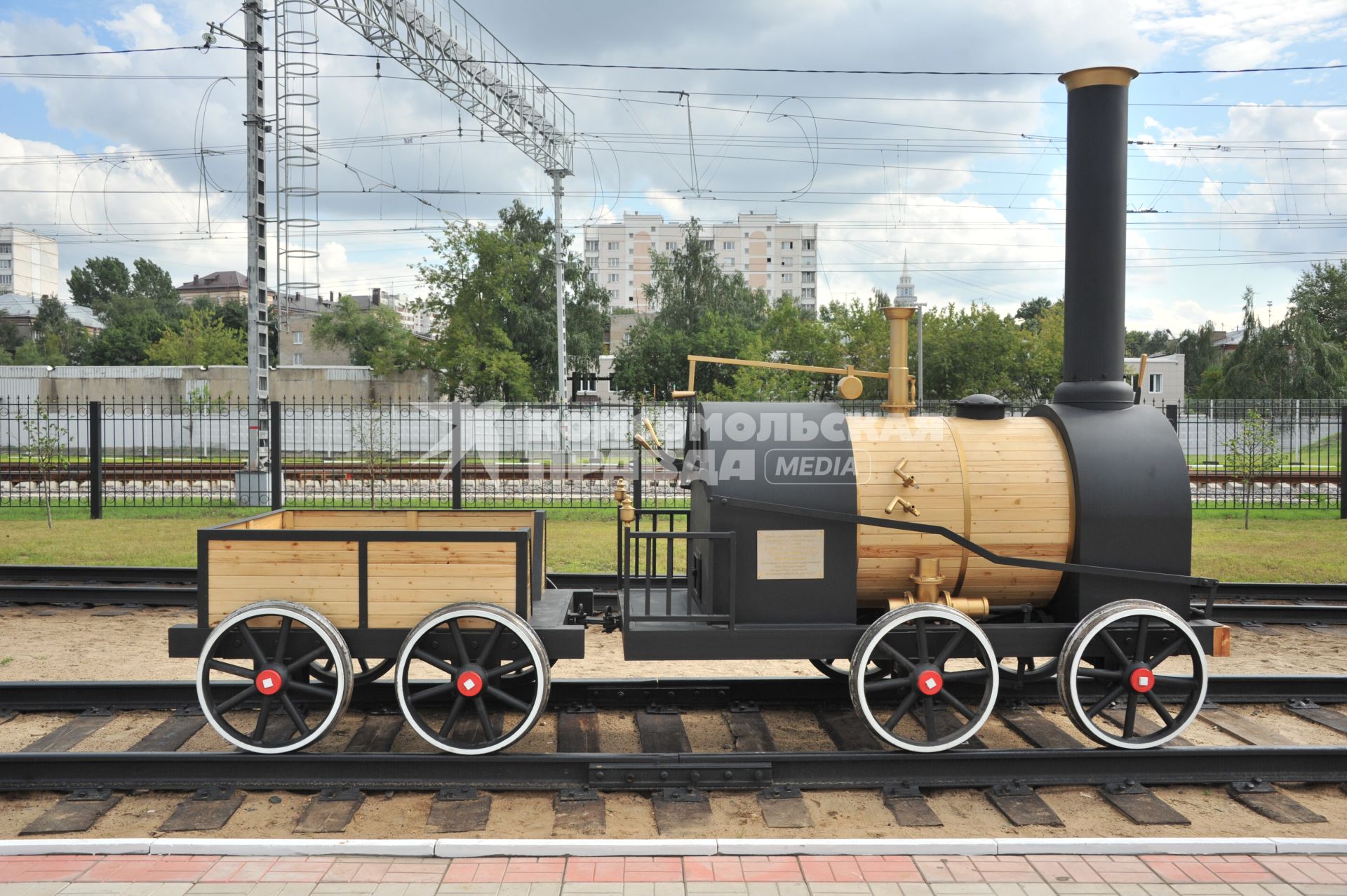 Москва.   Первый русский паровоз Черепановых в музейно-производственном комплексе в паровозном депо `Подмосковная` Московской железной дороги.