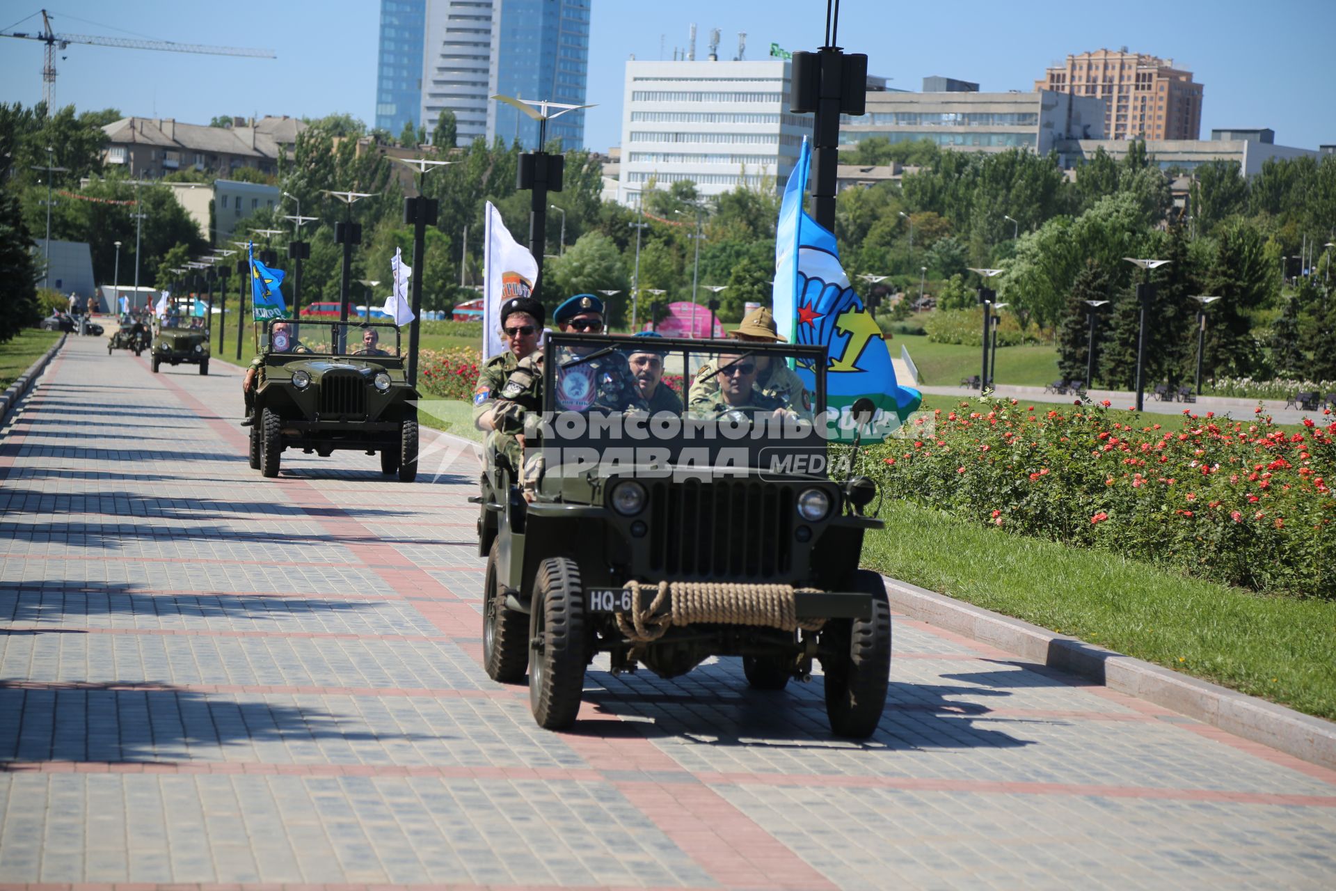 Украина, Донецк. Парад военной техники в день  85-летия Воздушно-десантных войск.