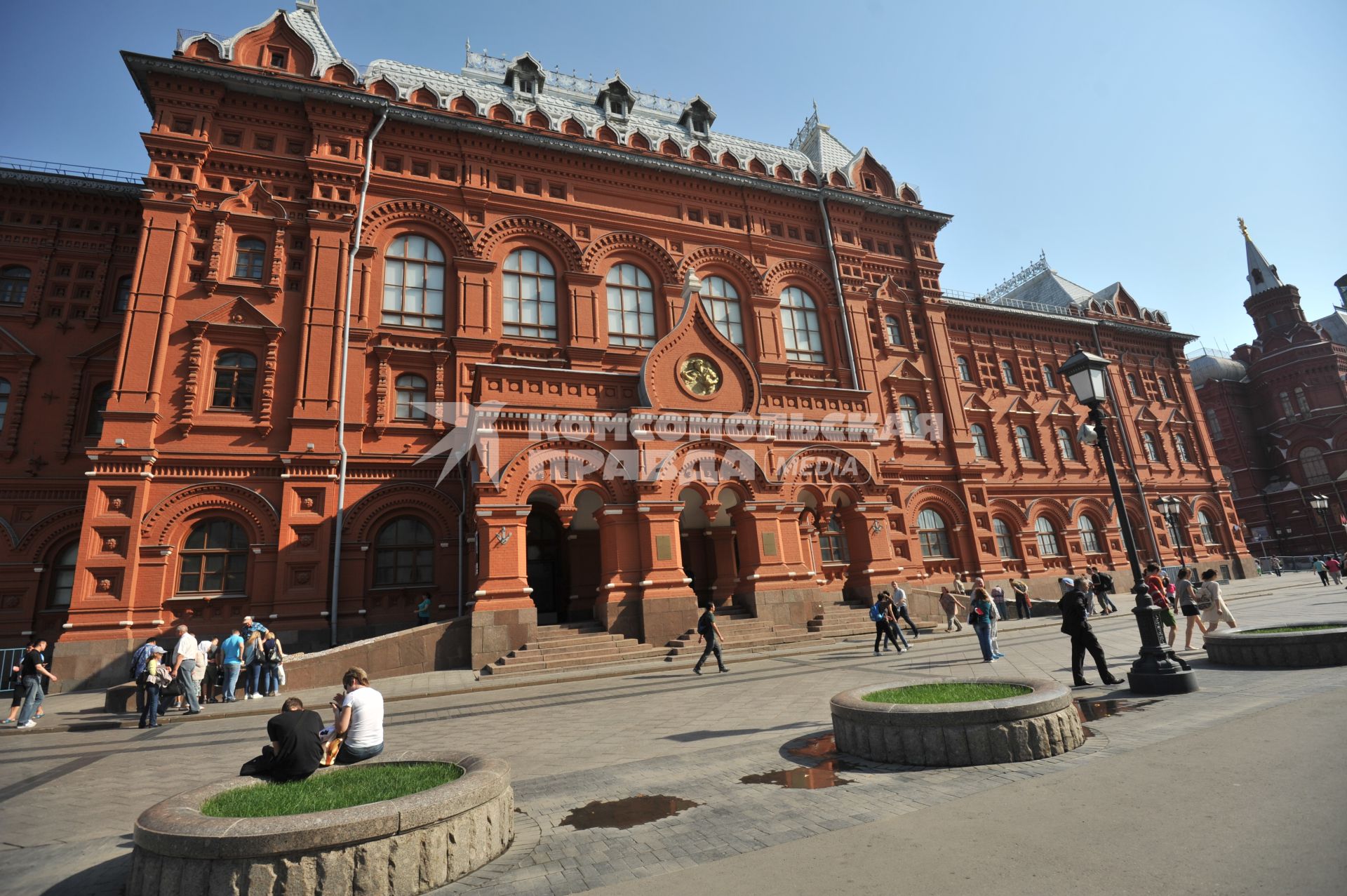 Москва. Старое здание Московской городской думы, построенное в 1890—1892 годах на Воскресенской площади (ныне - площадь Революции). В настоящее время в здании располагается музей В.И. Ленина и и музей Отечественной войны 1812 года.