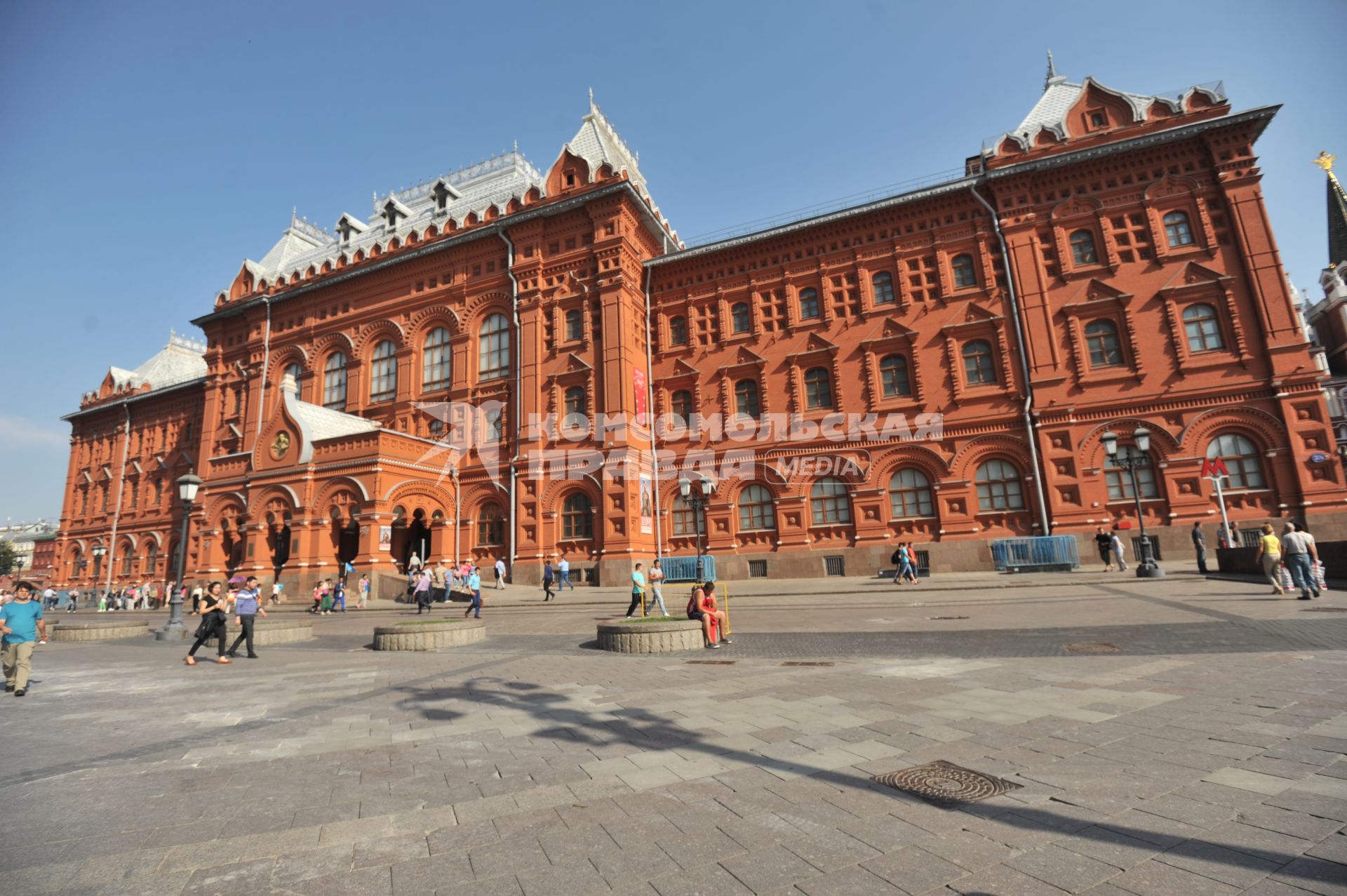 Москва. Старое здание Московской городской думы, построенное в 1890—1892 годах на Воскресенской площади (ныне - площадь Революции). В настоящее время в здании располагается музей В.И. Ленина и и музей Отечественной войны 1812 года.