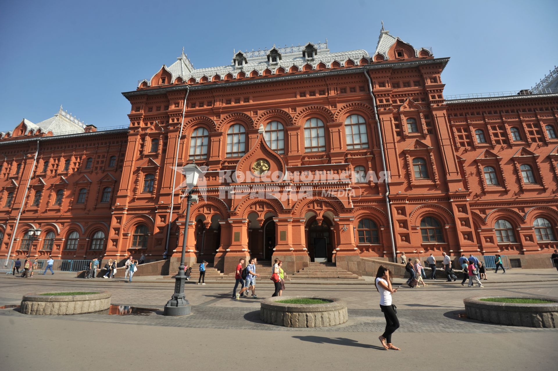 Москва. Старое здание Московской городской думы, построенное в 1890—1892 годах на Воскресенской площади (ныне - площадь Революции). В настоящее время в здании располагается музей В.И. Ленина и и музей Отечественной войны 1812 года.