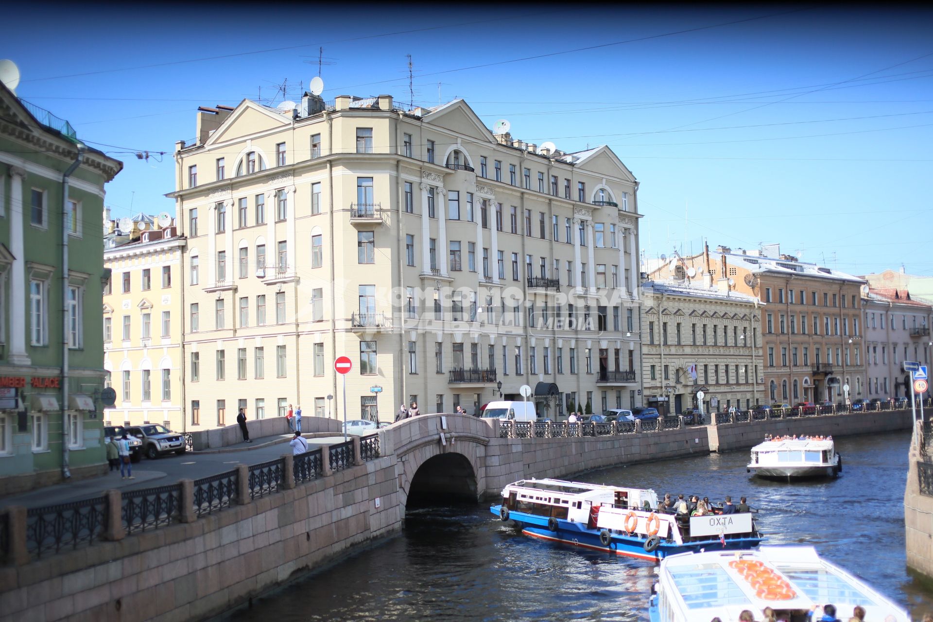 Санкт-Петербург. Водная прогулка по реке Мойке.