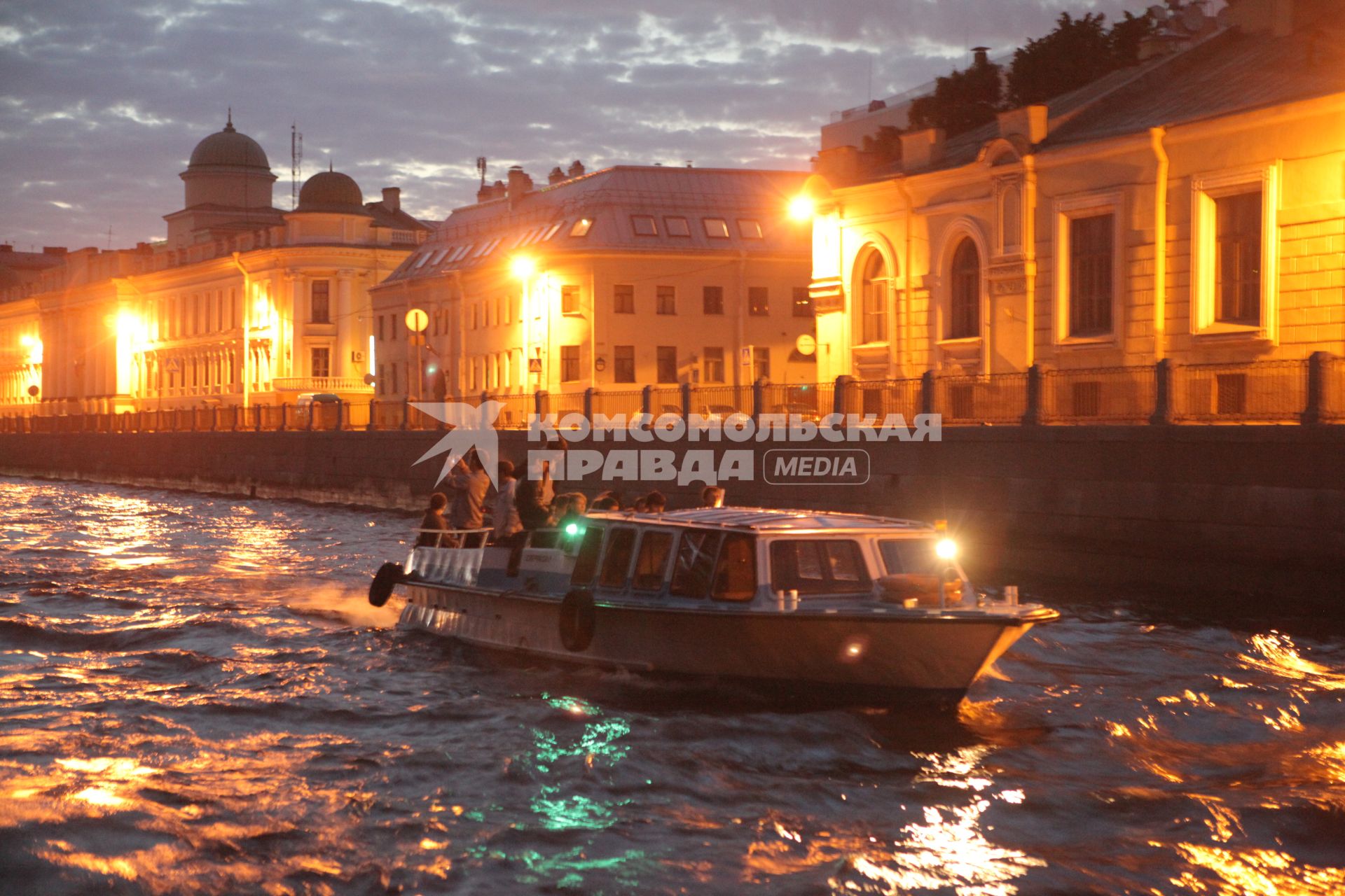 Санкт-Петербург. Водные прогулки по каналам.