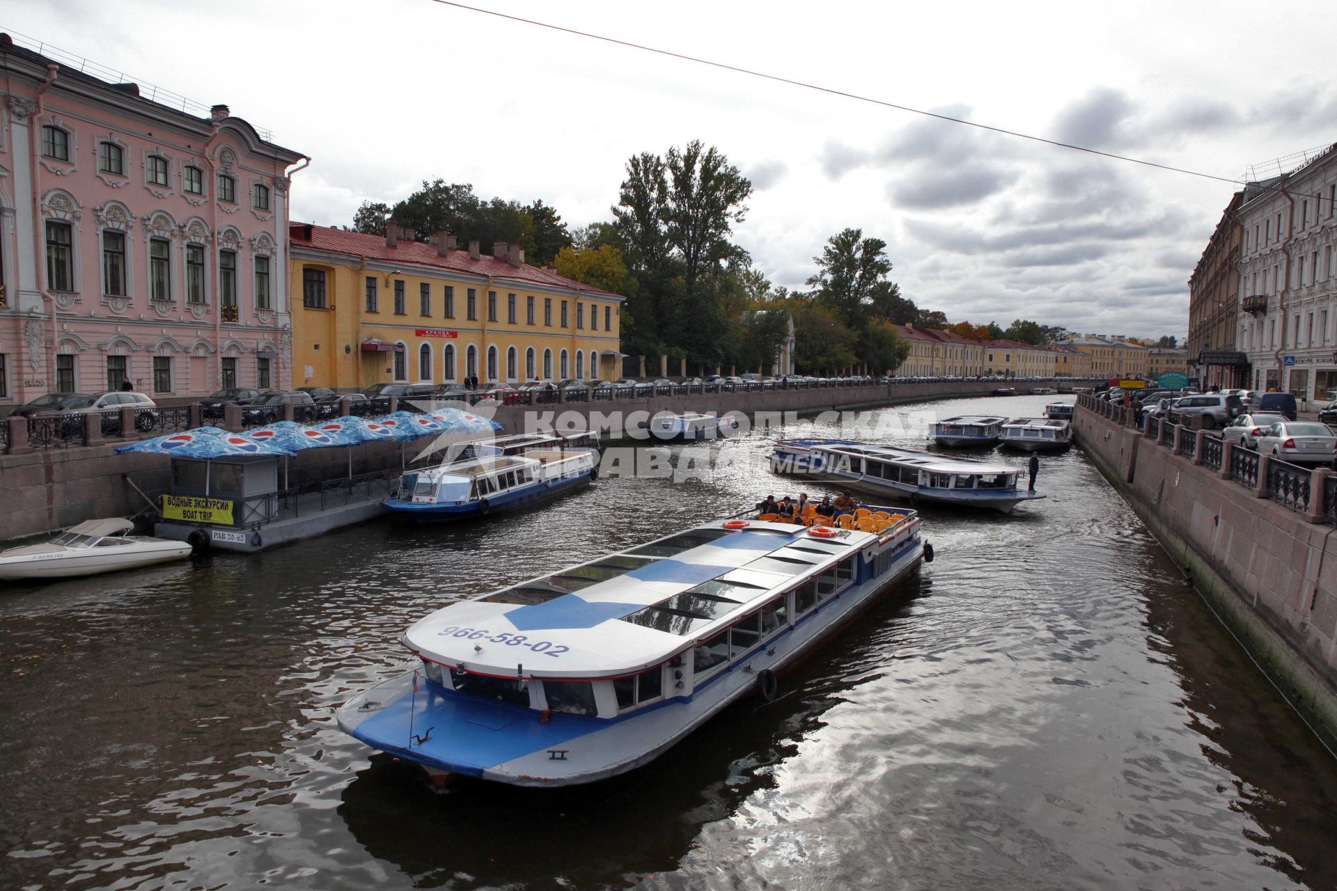 Санкт-Петербург. Водные прогулки по каналам.