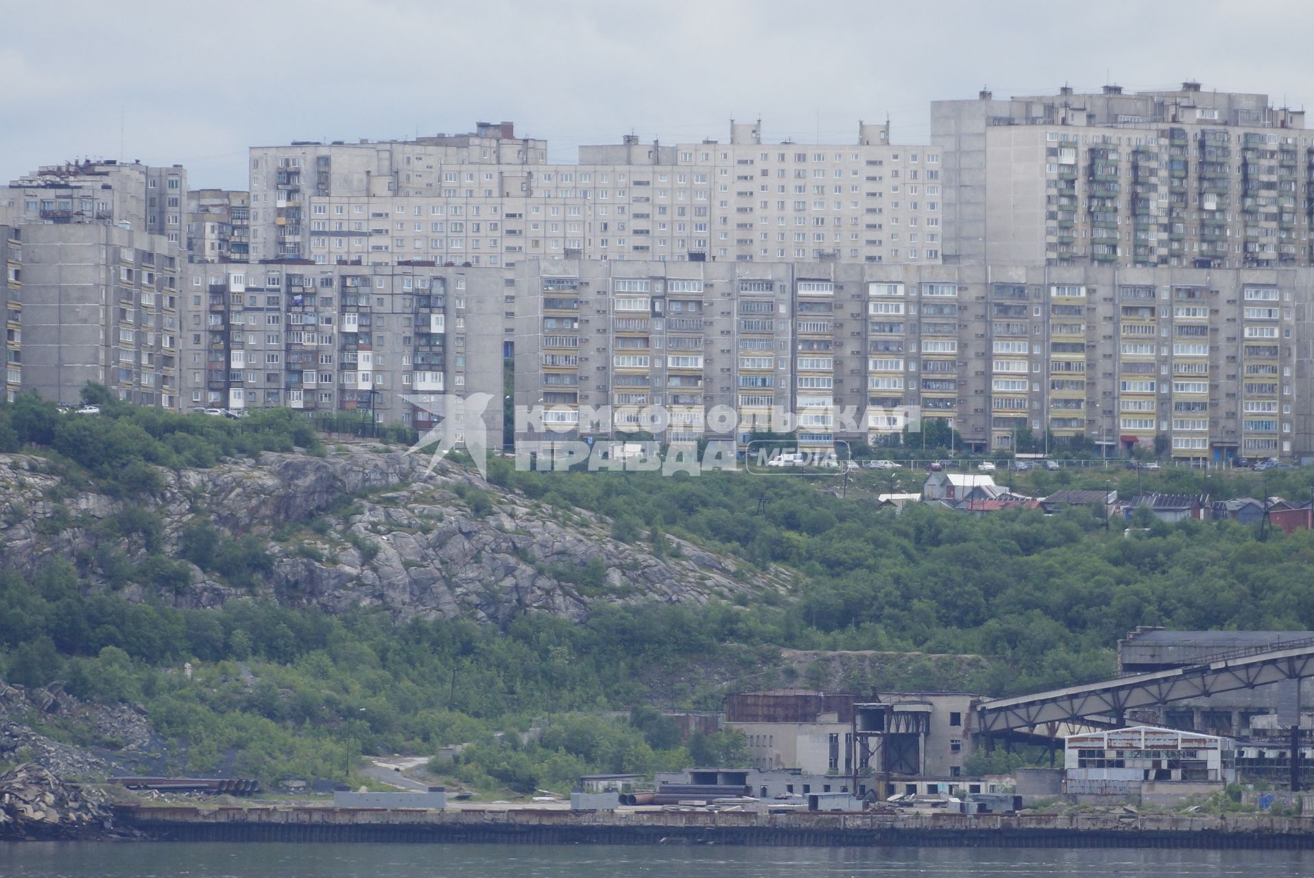 Вид на Североморск с Кольского залива