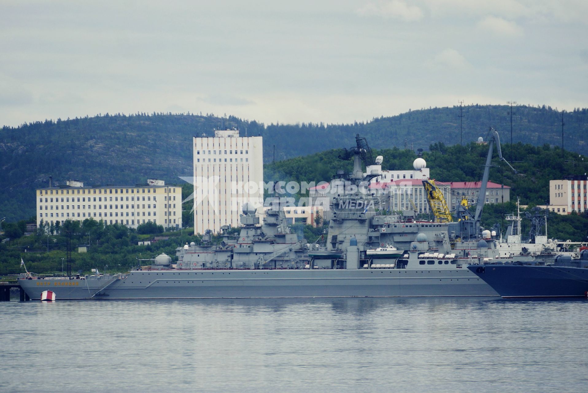 Крейсеры ВМФ в бухте Североморска