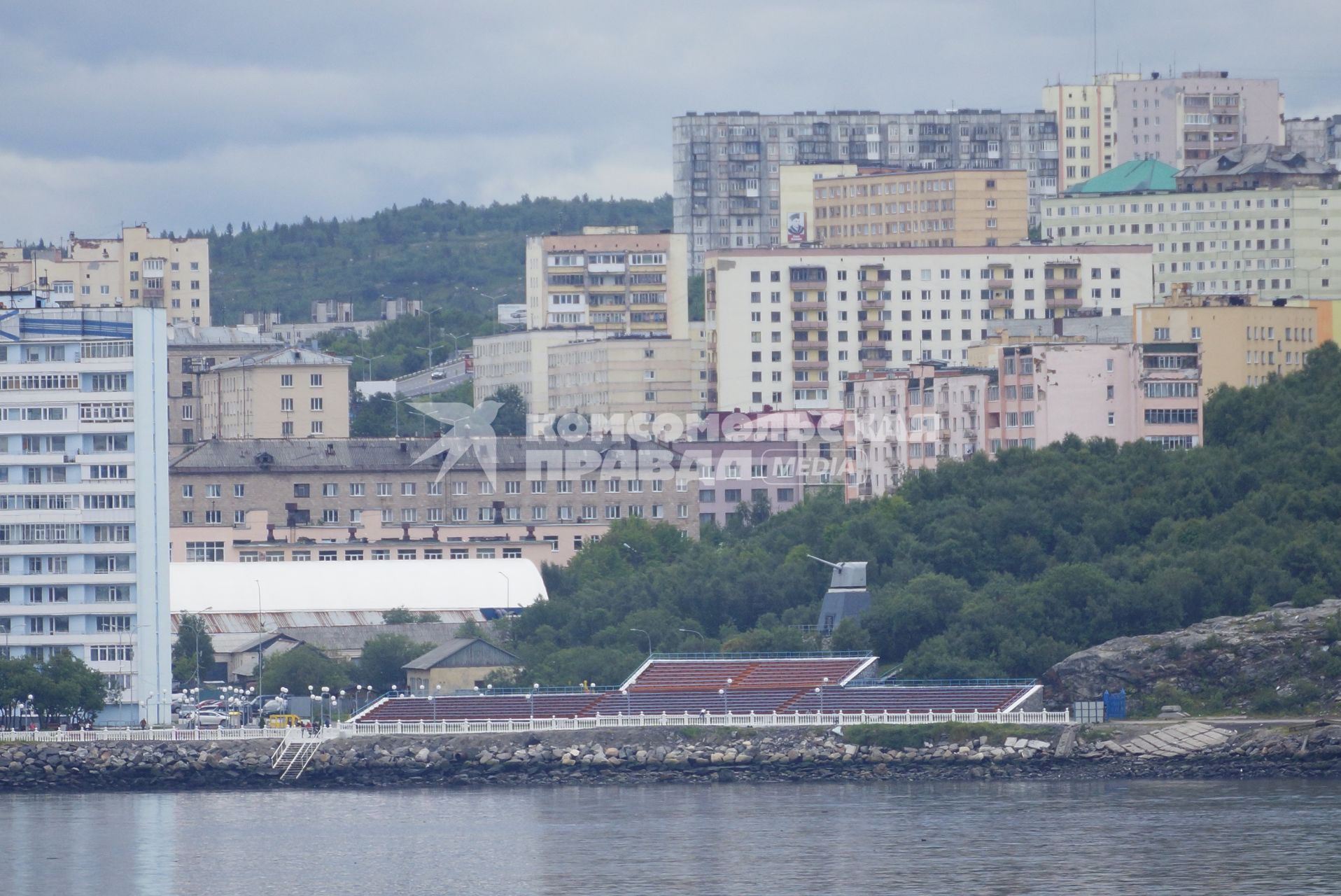 Вид на Североморск с Кольского залива