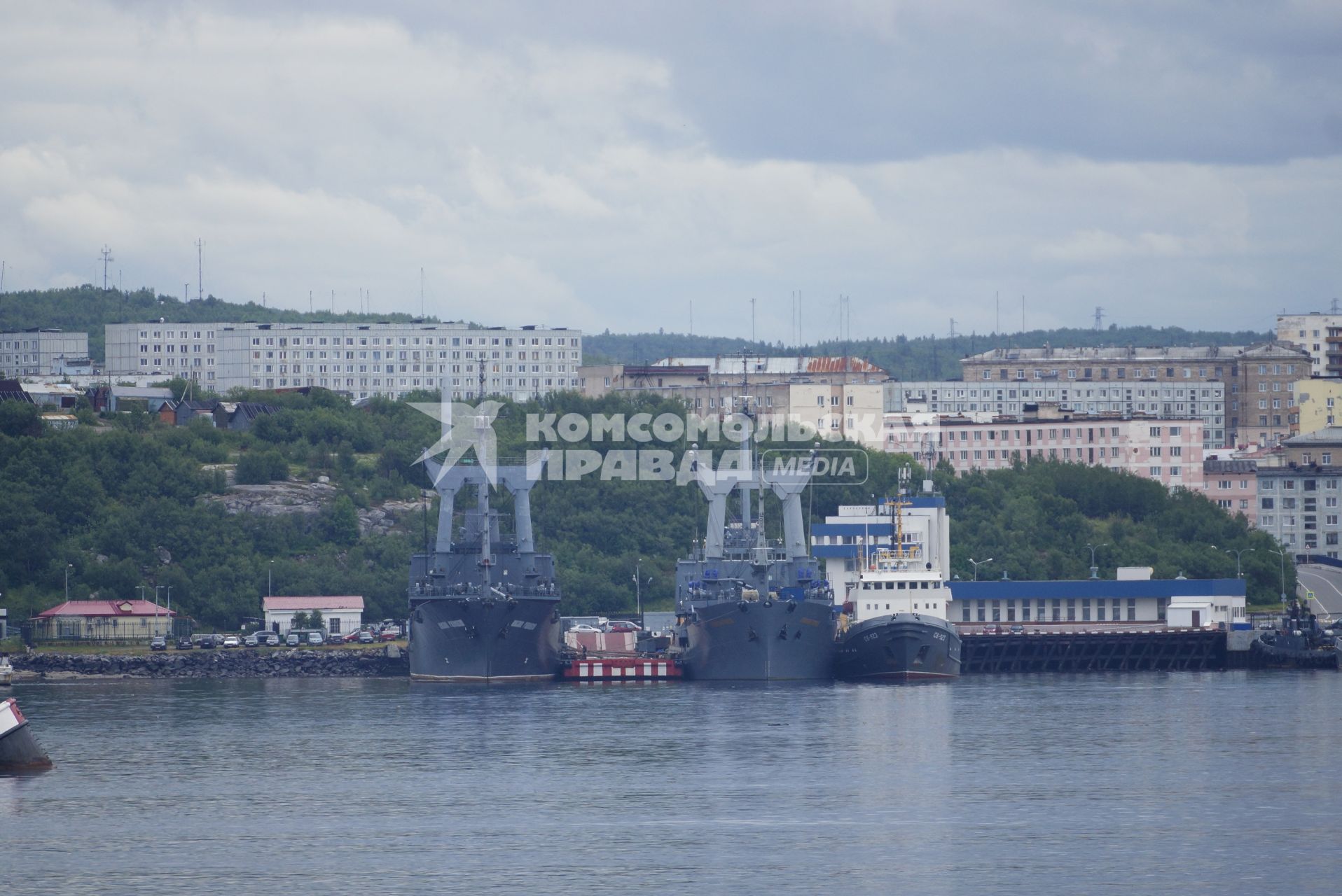 Крейсеры ВМФ в бухте Североморска