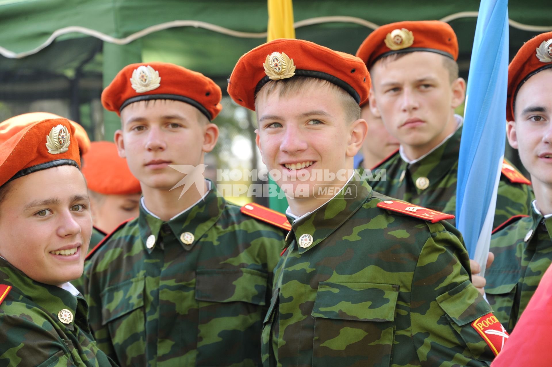 Московская область, д.Алабино.  Военнослужащие во время закрытия чемпионата мира по `Танковому биатлону`  в рамках `Армейских международных игр - 2015`.