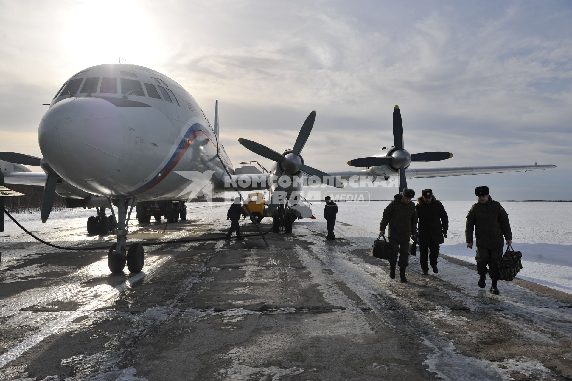 Североморск. Военно-морская база Северного флота России. Самолет Ил-18.