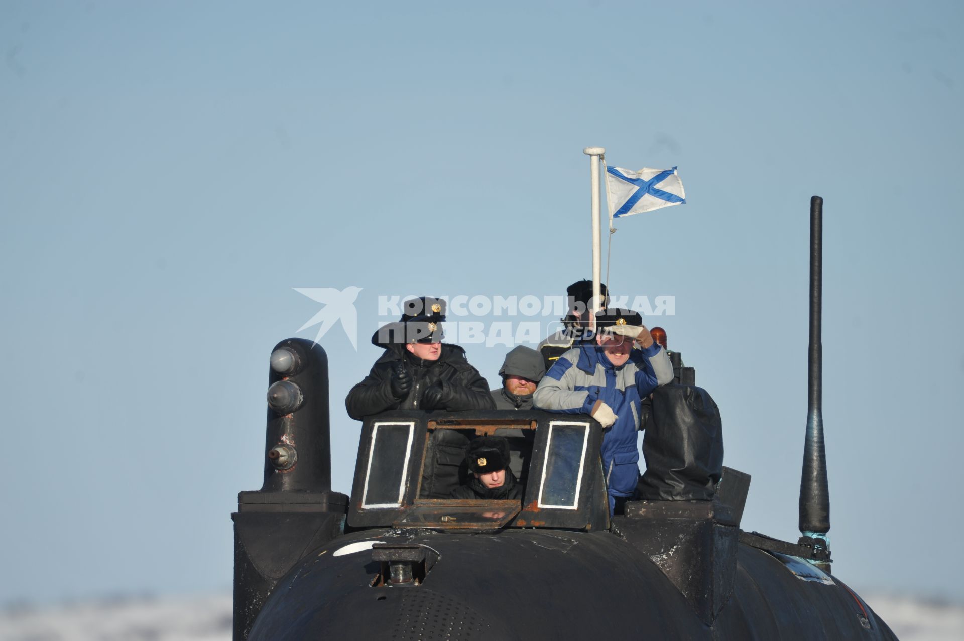 Североморск. Военно-морская база Северного флота России. Военнослужащие на атомной подводной лодке Б-138 `Обнинск` в порту.