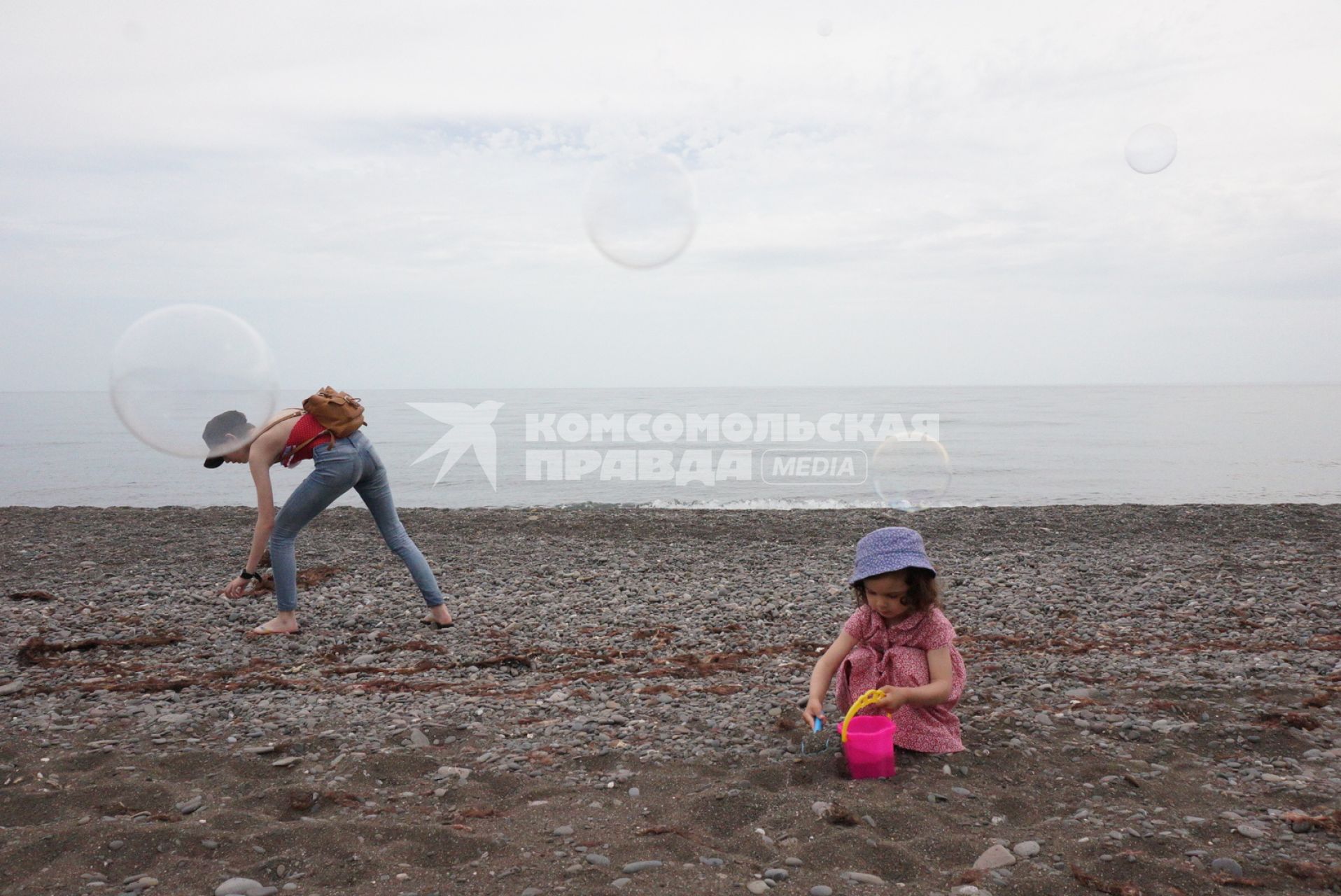 Крым. Дети на пляже.