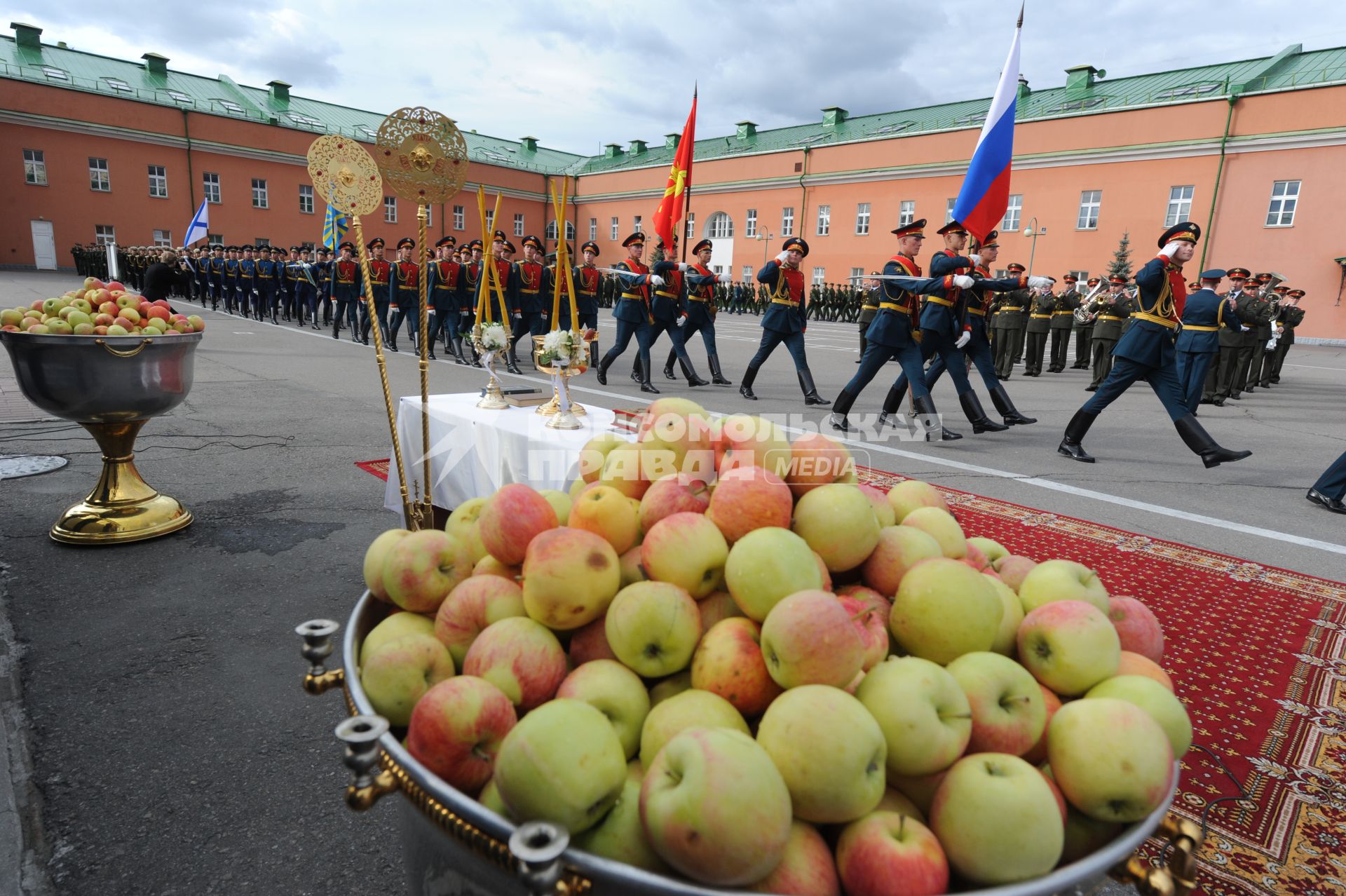 Москва. Полковой праздник  Преображенского  полка.