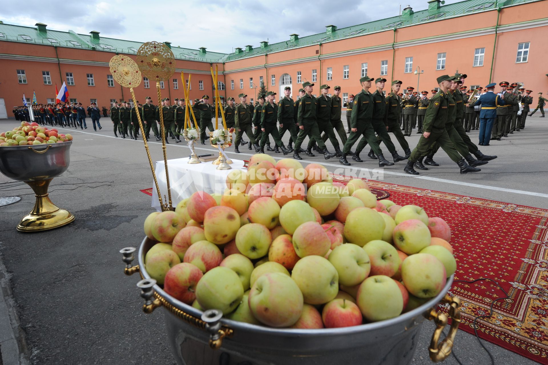 Москва. Полковой праздник  Преображенского  полка.