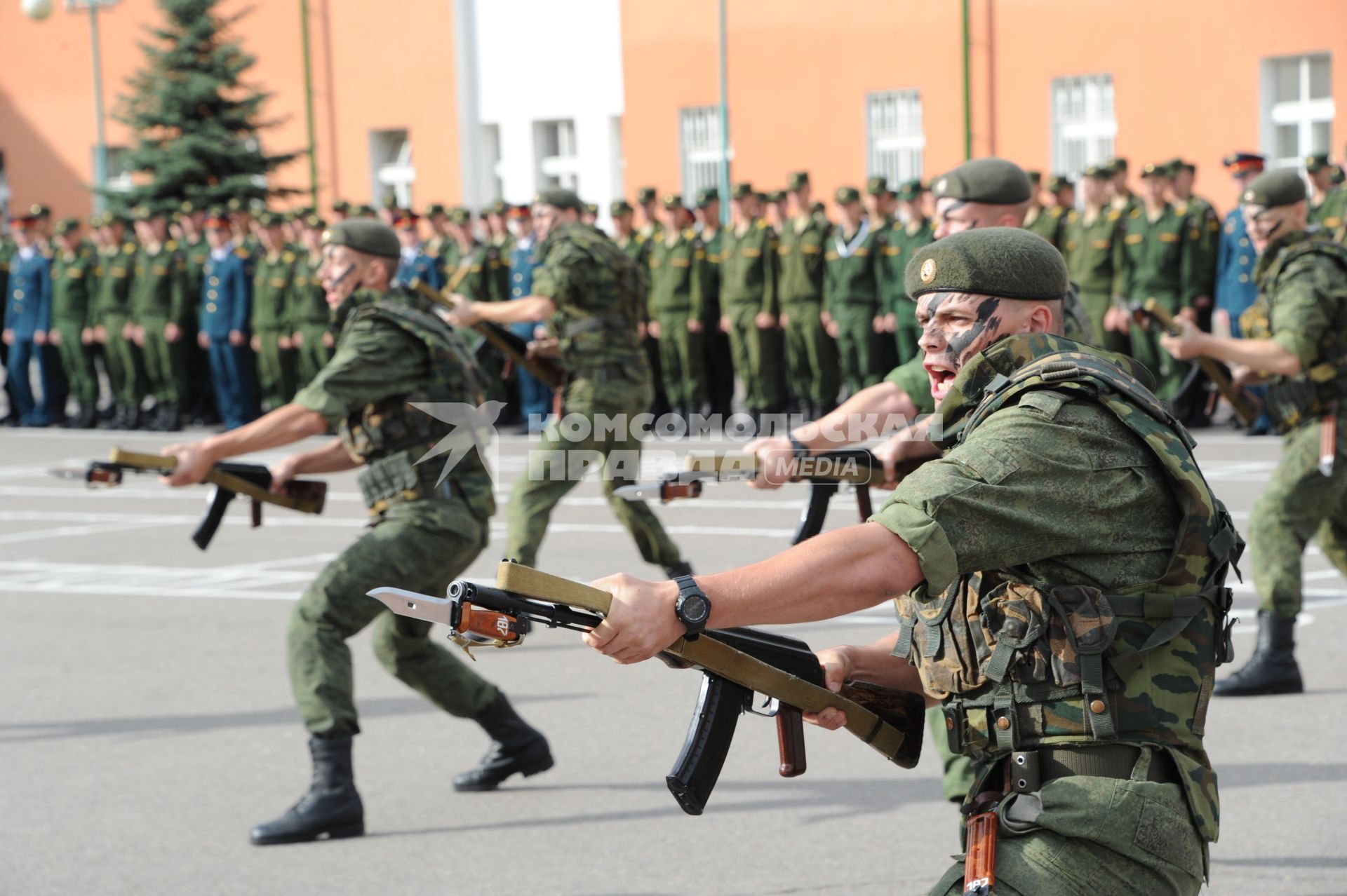 Москва. Полковой праздник  Преображенского  полка.