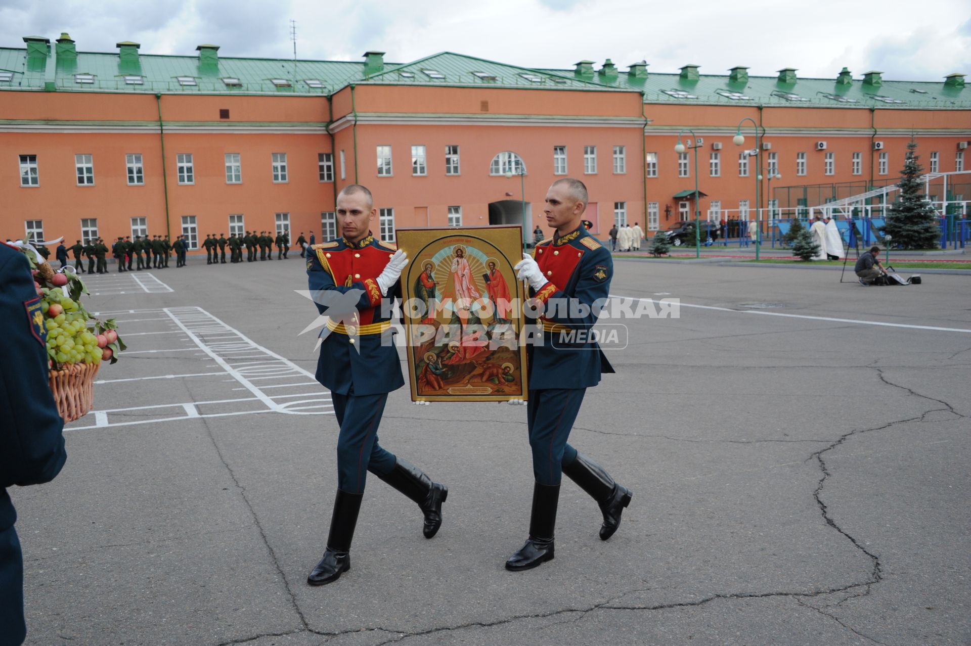 Москва. Полковой праздник  Преображенского  полка.