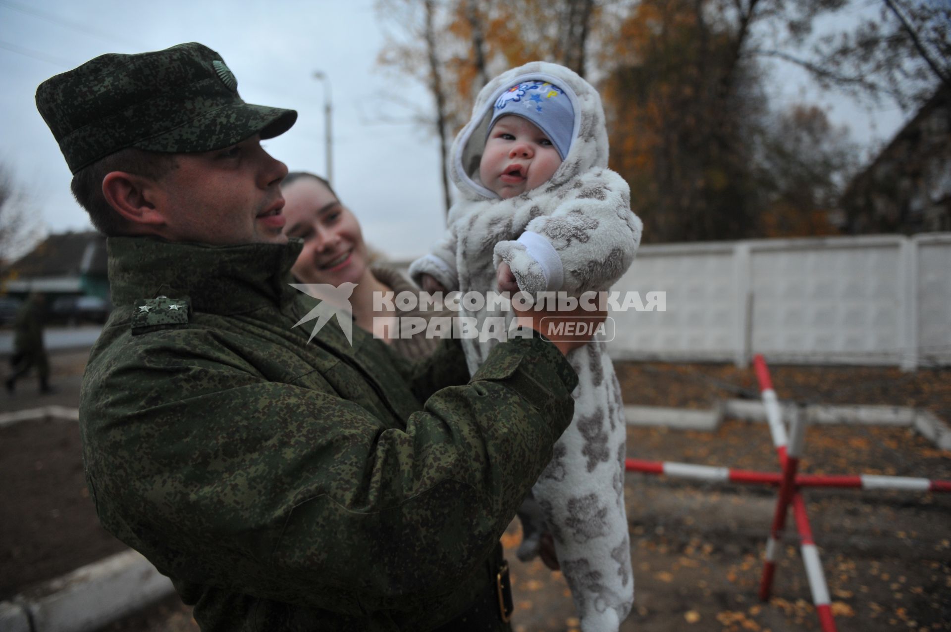 Козельск. 28-я гвардейская ракетная Краснознаменная дивизия. Военнослужащий с семьей.