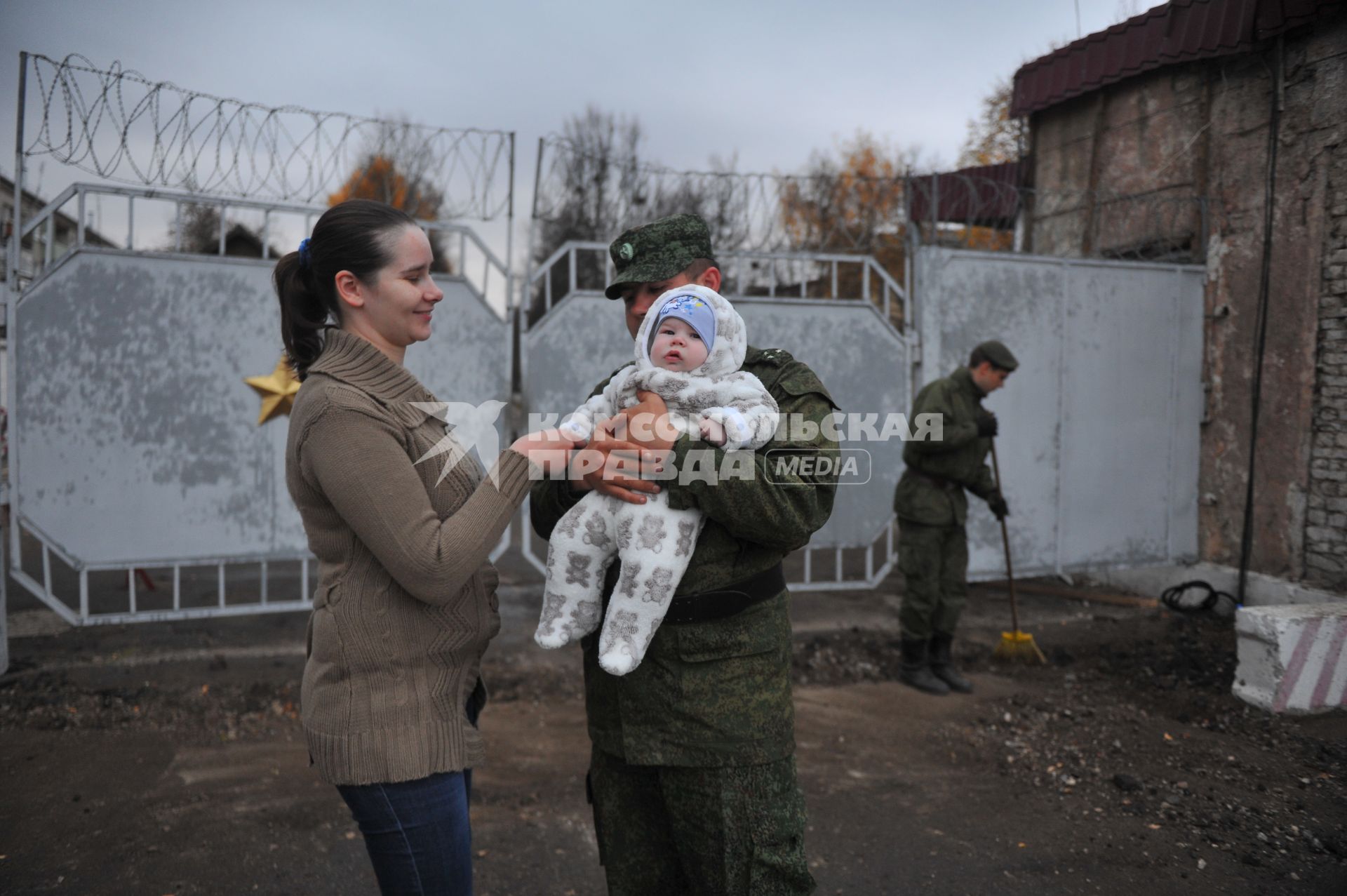 Козельск. 28-я гвардейская ракетная Краснознаменная дивизия. Военнослужащий с семьей.