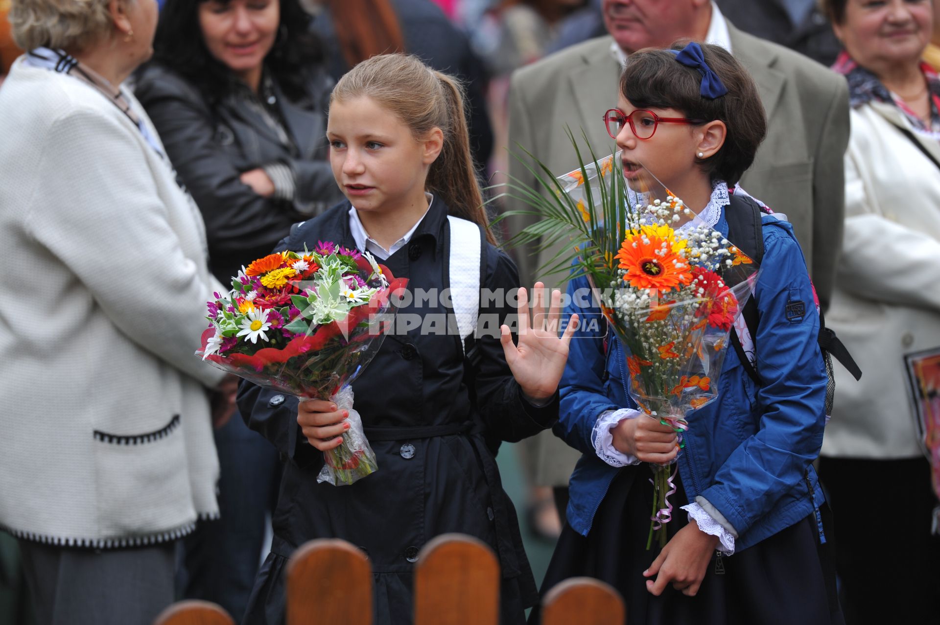 Москва. Ученики школы # 830 на торжественной линейке, посвященной Дню знаний.