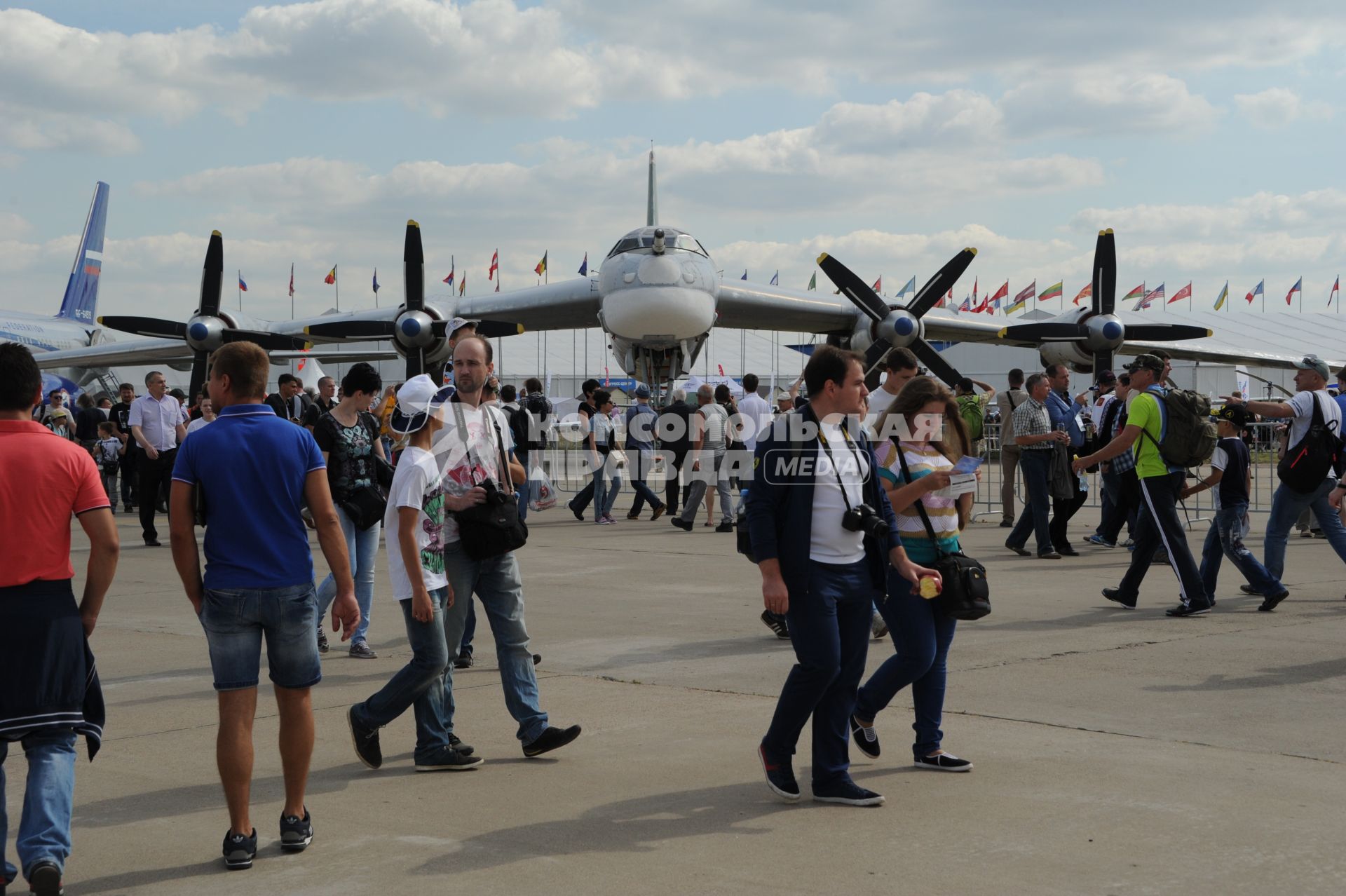 Московская область, г. Жуковский.   Самолет Ту-95МС  на ХII Международном авиационно-космическом салоне МАКС-2015. День четвертый.