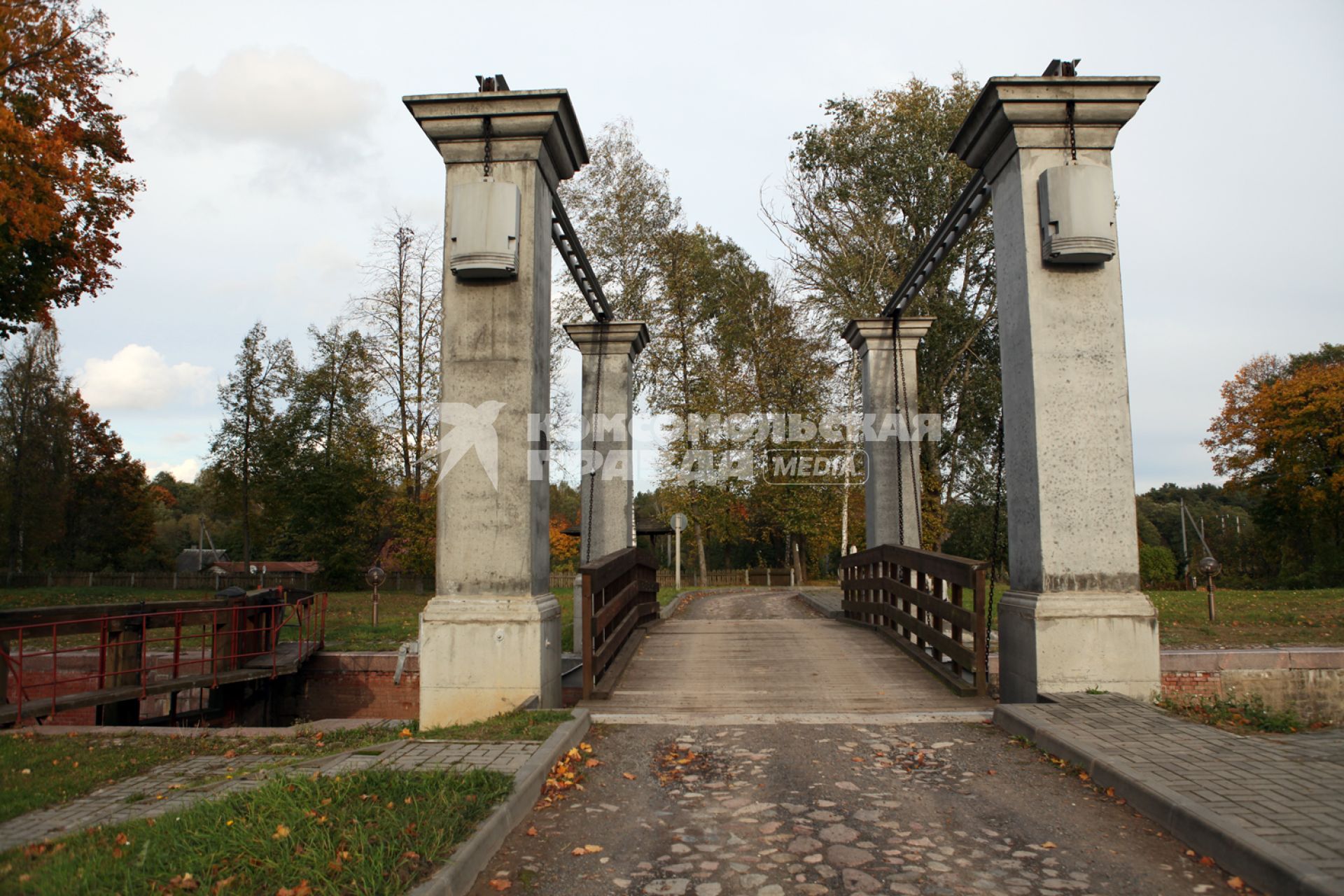 Белоруссия, Гродненская область. Августовский канал, проходящий по территории Польши и Белоруссии, соединяет реки Вислу и Неман. Шлюз Немново.