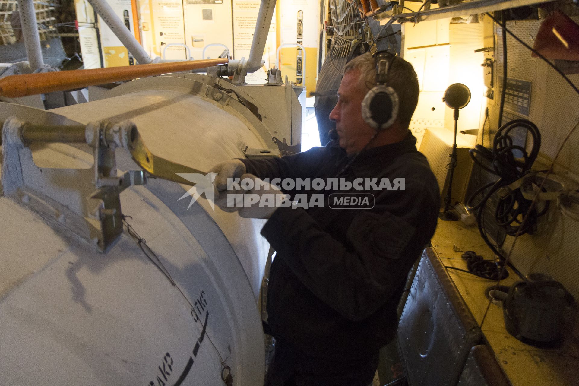 Иркутская область. Выливной авиационный прибор (ВАП) на борту самолета МЧС Ил-76 ТД для тушения лесных пожаров.