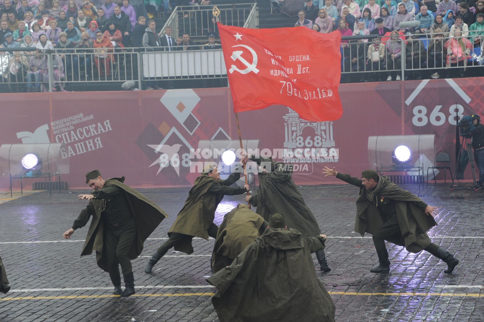 Москва.   Театрализованное представление на торжественной церемонии открытия Дня города Москвы на Красной площади.