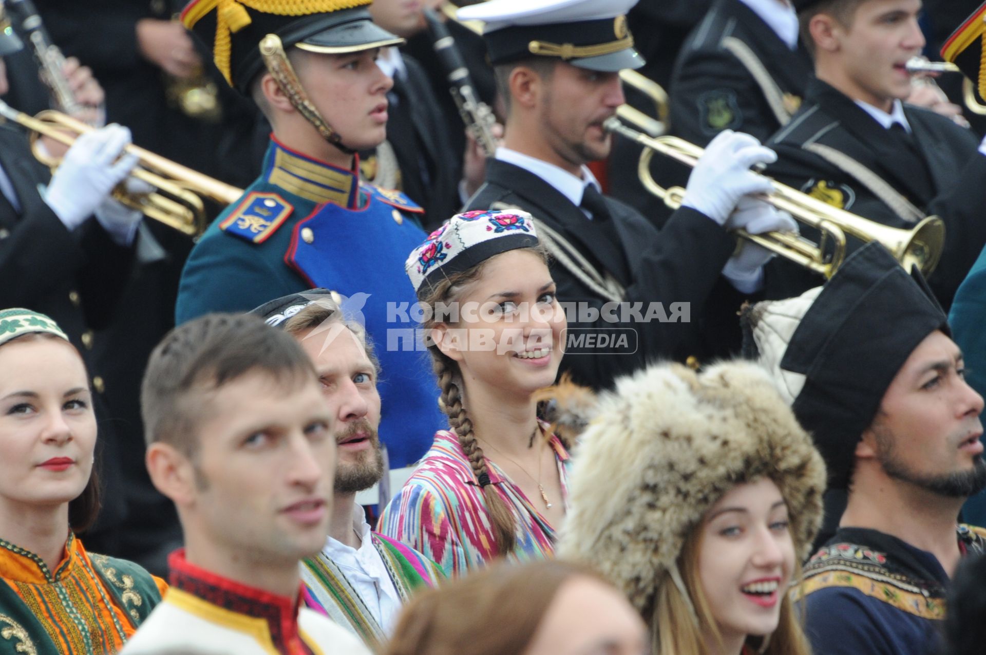 Москва.  Торжественная церемония открытия Дня города Москвы на Красной площади.