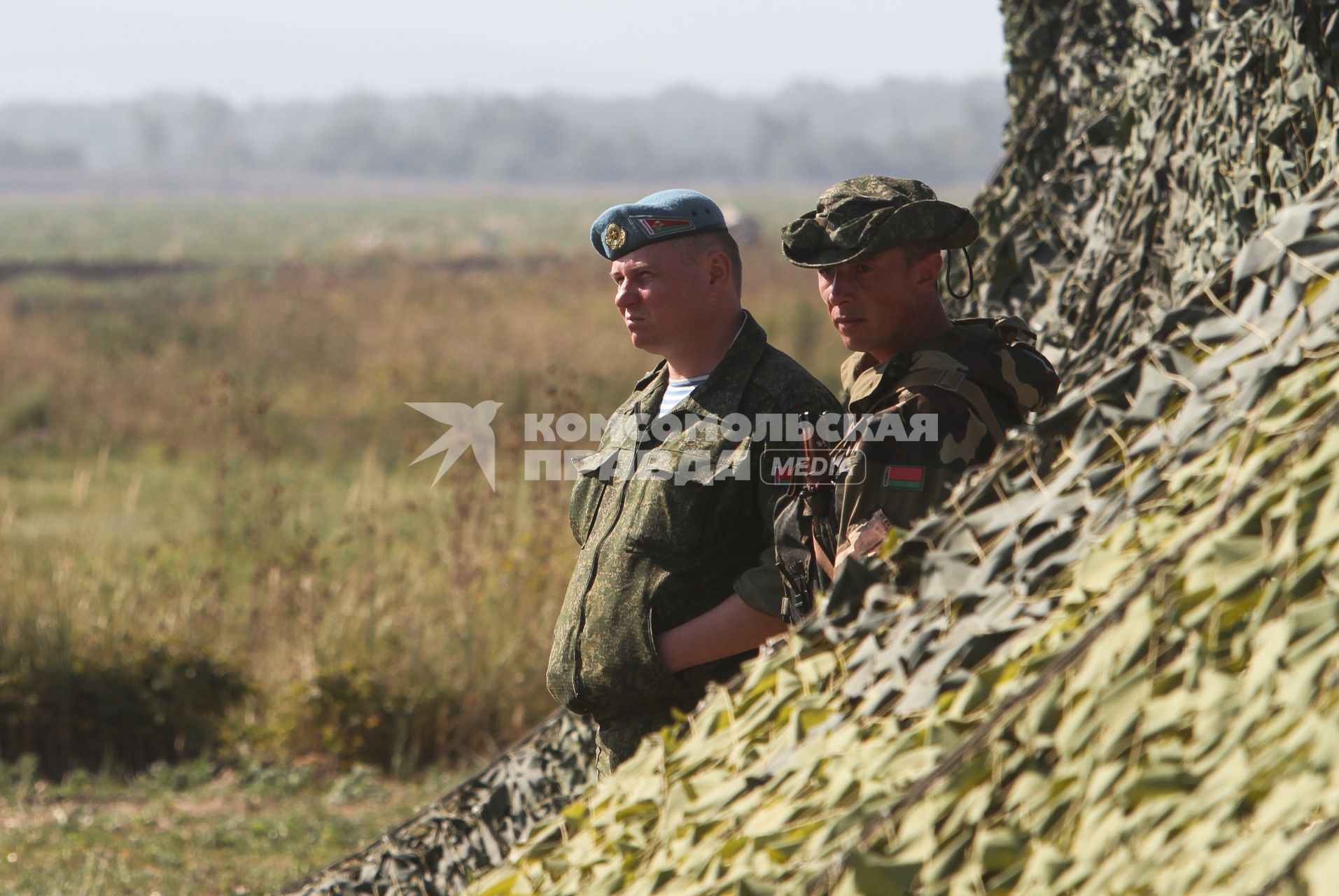 Краснодарский край, полигон Краснооктябрьский. Военнослужащие ВДВ Белоруссии во время совместных учений сил ВДВ России, Белоруссии и Сербии `Славянское братство`.