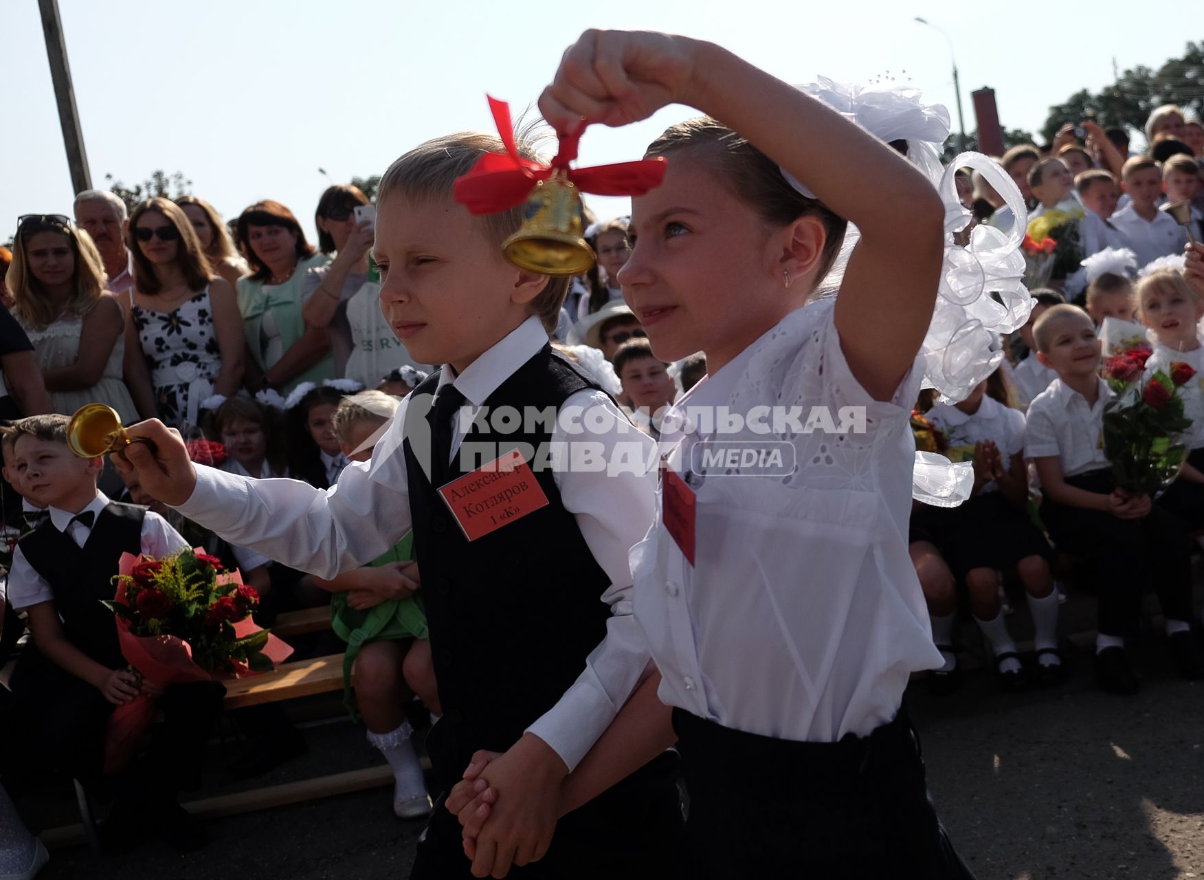 Краснодар. 1 сентября. Первоклассники на торжественнной линейке.