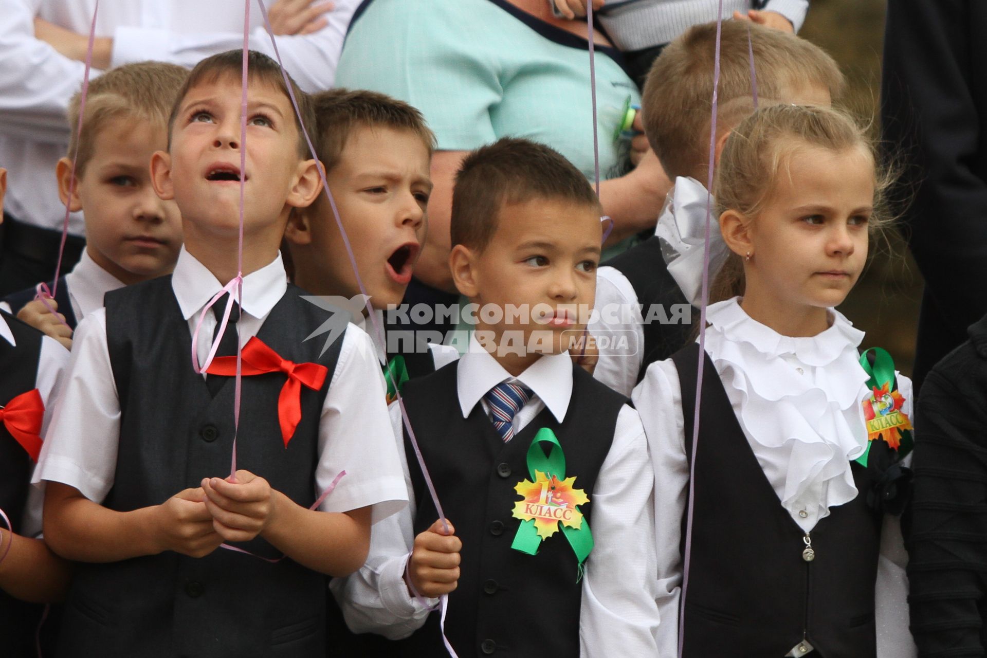 Ставрополь. 1 сентября. Первоклассники на торжественной линейке.