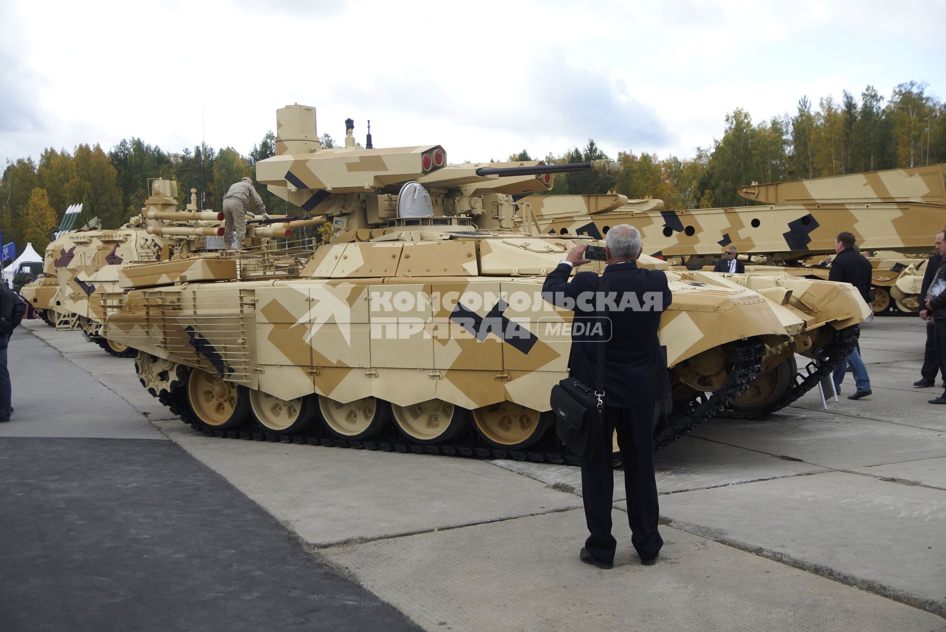 Нижний Тагил. Боевая машина поддержки танков `Терминатор-2` (БМПТ) на 10-ой международной выставке вооружений `Russia Arms Expo - 2015`.