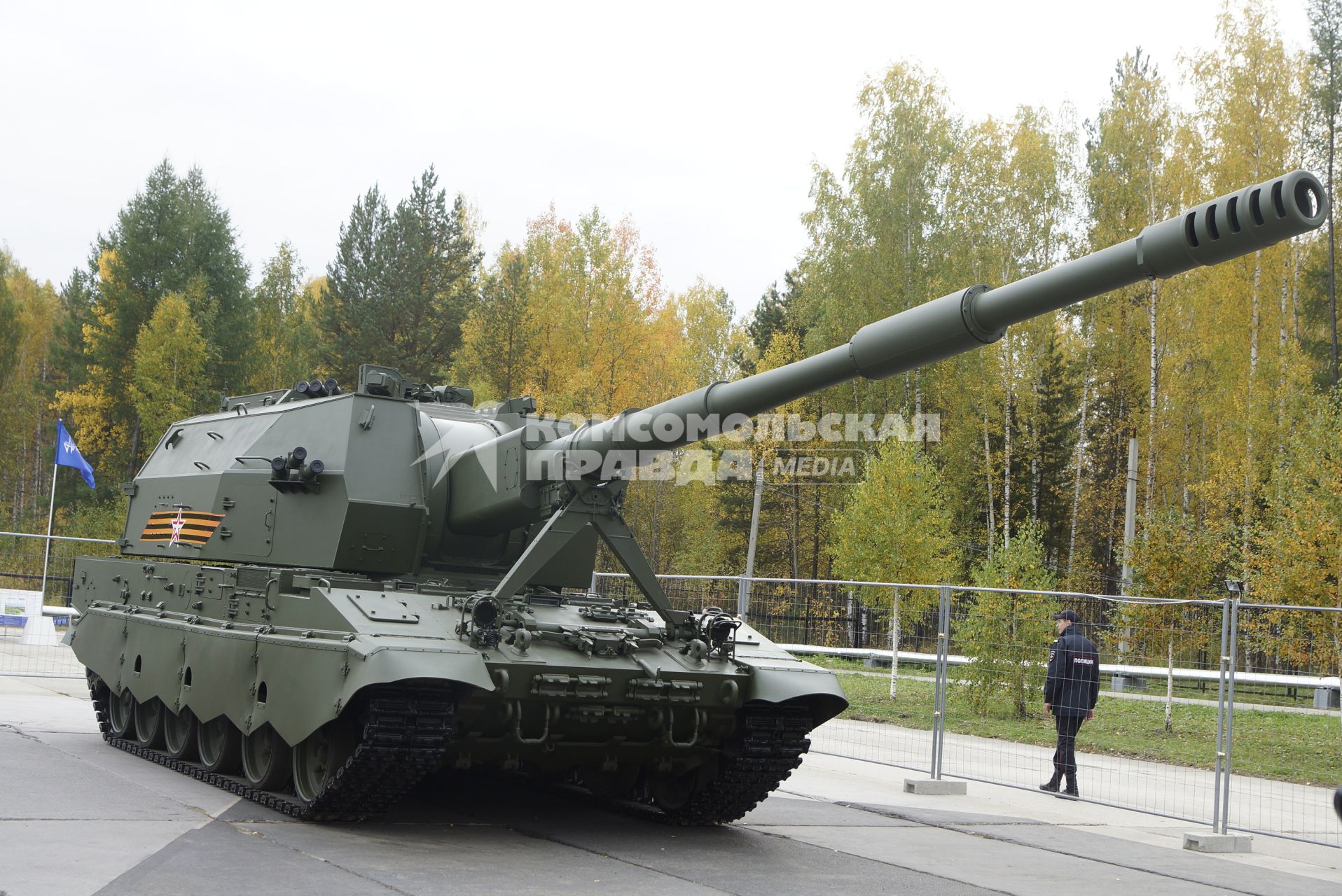 Нижний Тагил. Самоходная артиллерийская установка `Коалиция` на 10-ой международной выставке вооружений `Russia Arms Expo - 2015`.