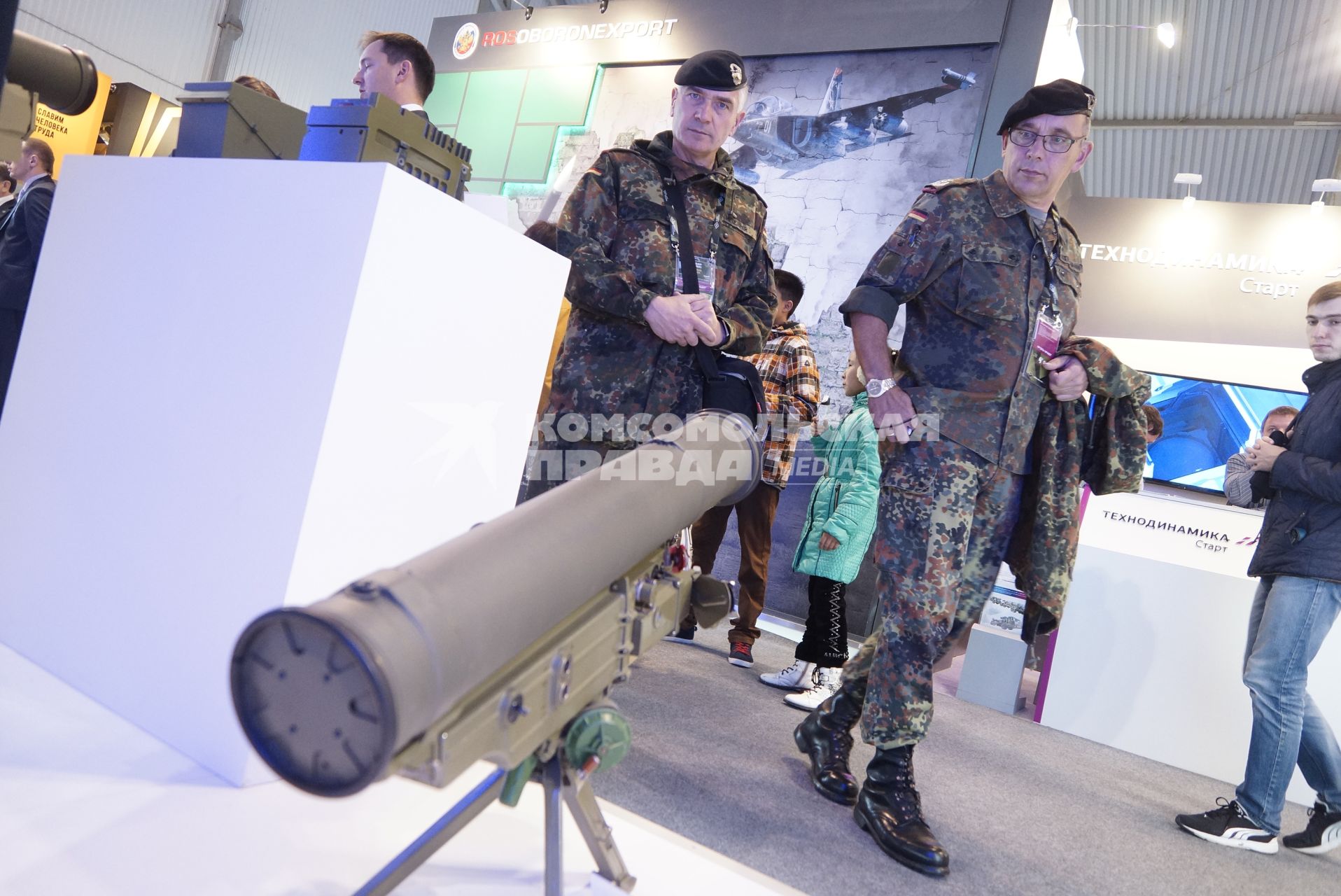 Нижний Тагил. Немецкие военные, члены иностранной делегации из Германии на 10-ой международной выставке вооружений `Russia Arms Expo - 2015`.