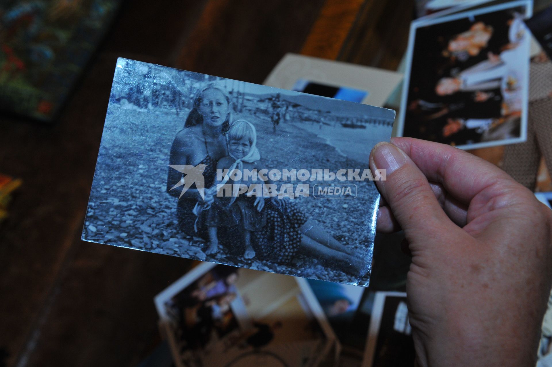 Московская область. п.Николина Гора. Фотография из личного архива семьи Михалковых. На фото: Татьяна Михалкова с дочерью Анной.